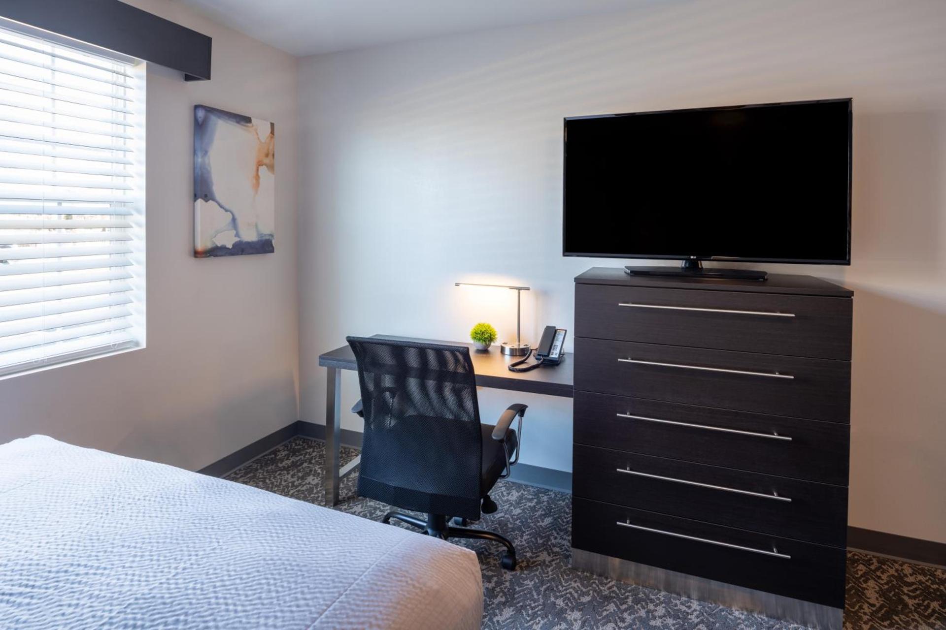 stayAPT Suites Alexandria-Fort Belvoir photo 8