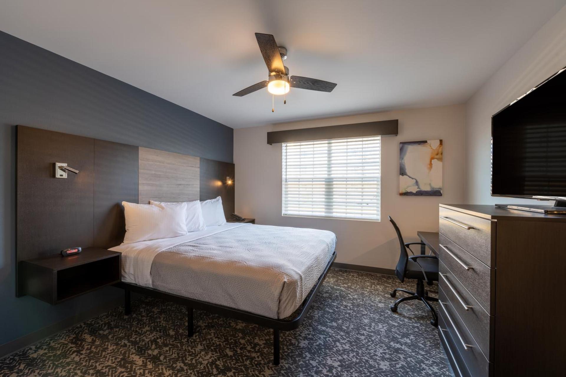 stayAPT Suites Alexandria-Fort Belvoir photo 9
