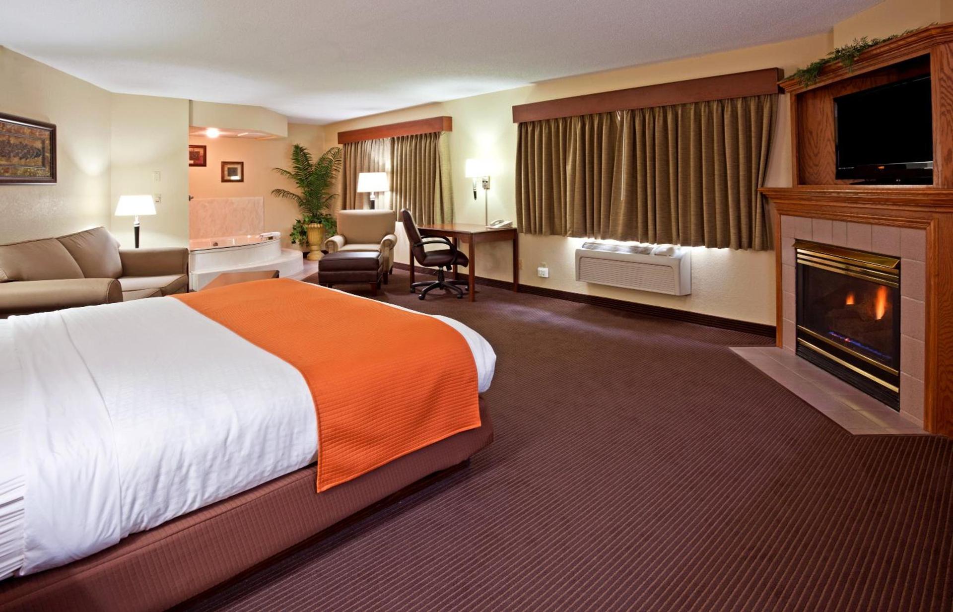 AmericInn by Wyndham Fargo West Acres photo 41