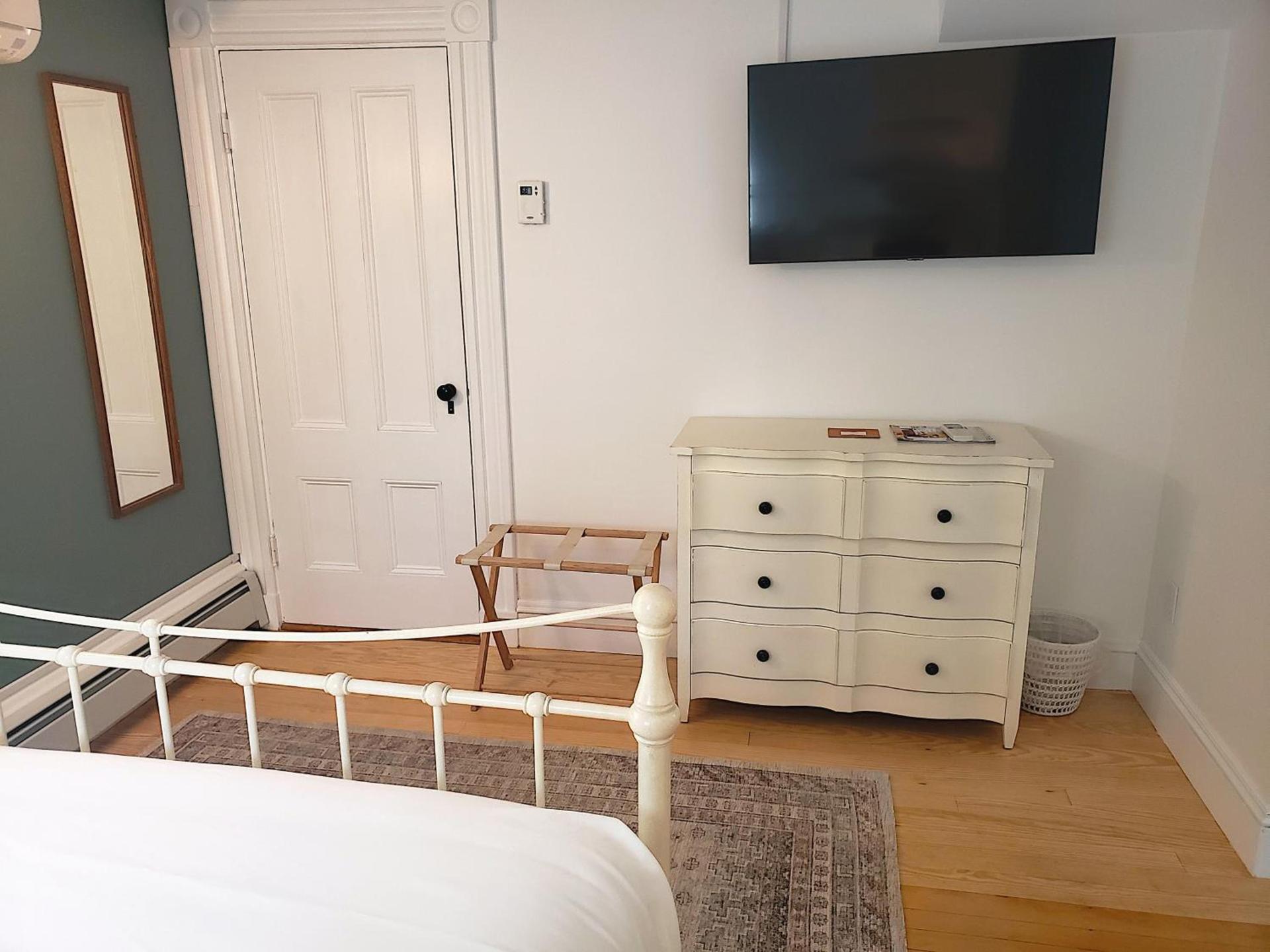 Sand Bar Cottage Inn photo 54