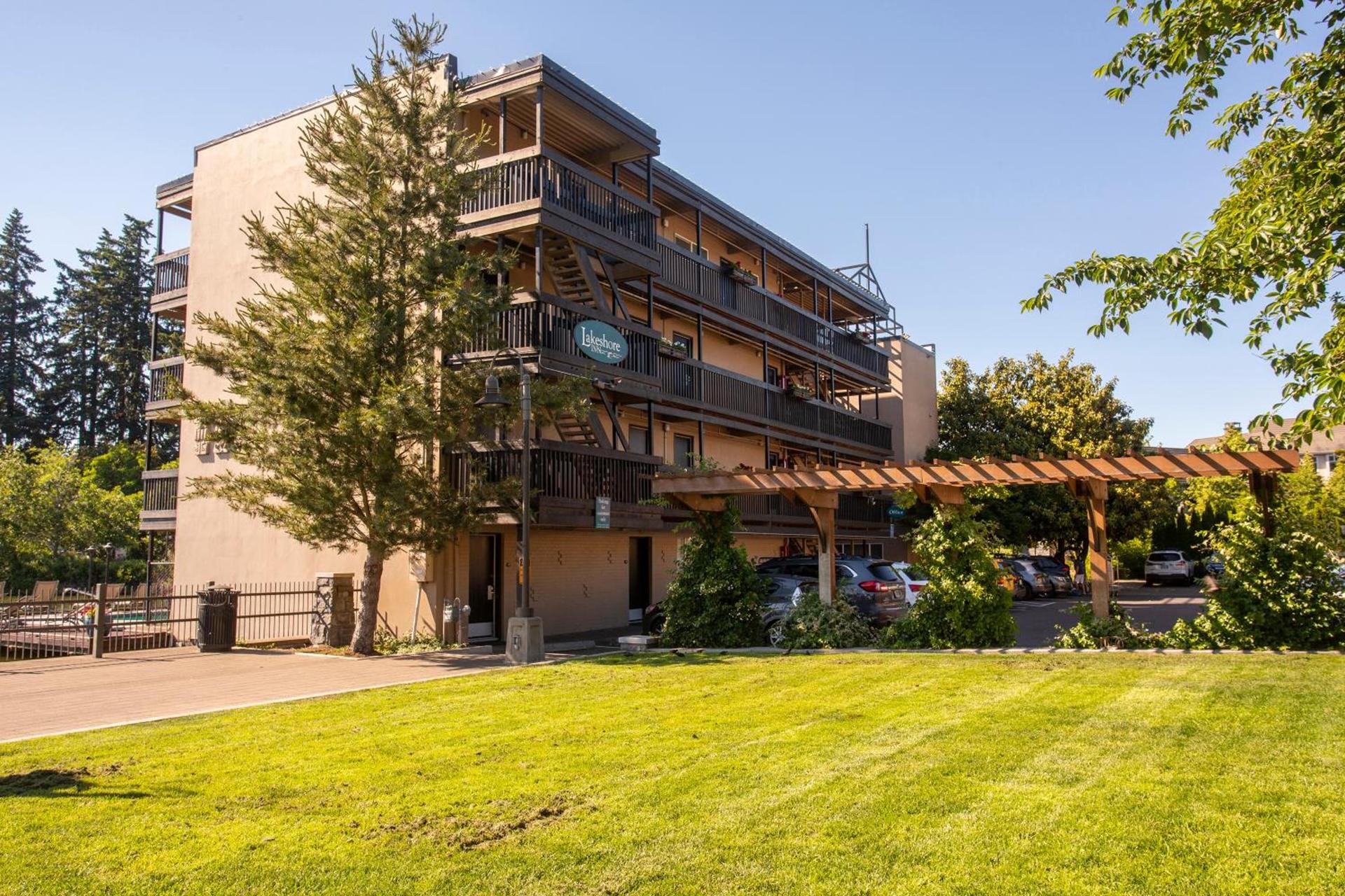Lakeshore Inn photo 14