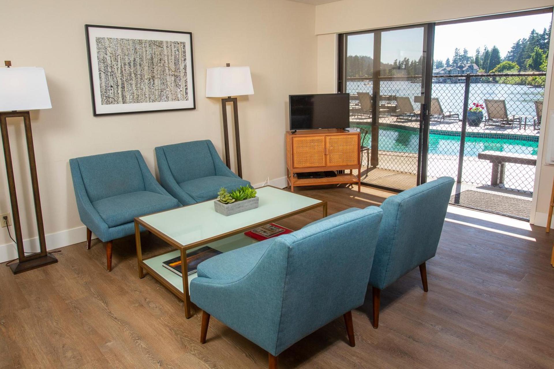 Lakeshore Inn photo 19