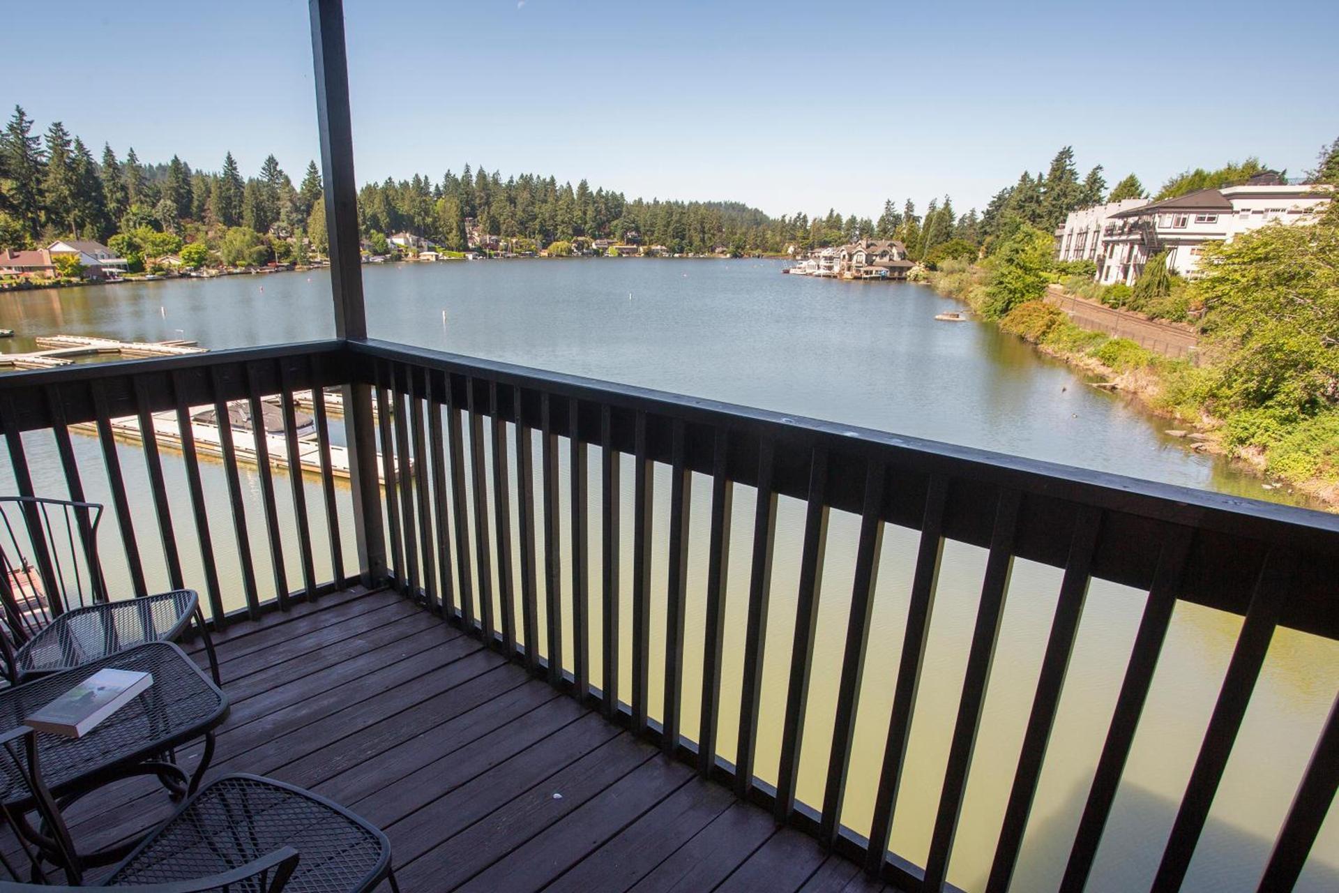 Lakeshore Inn photo 27