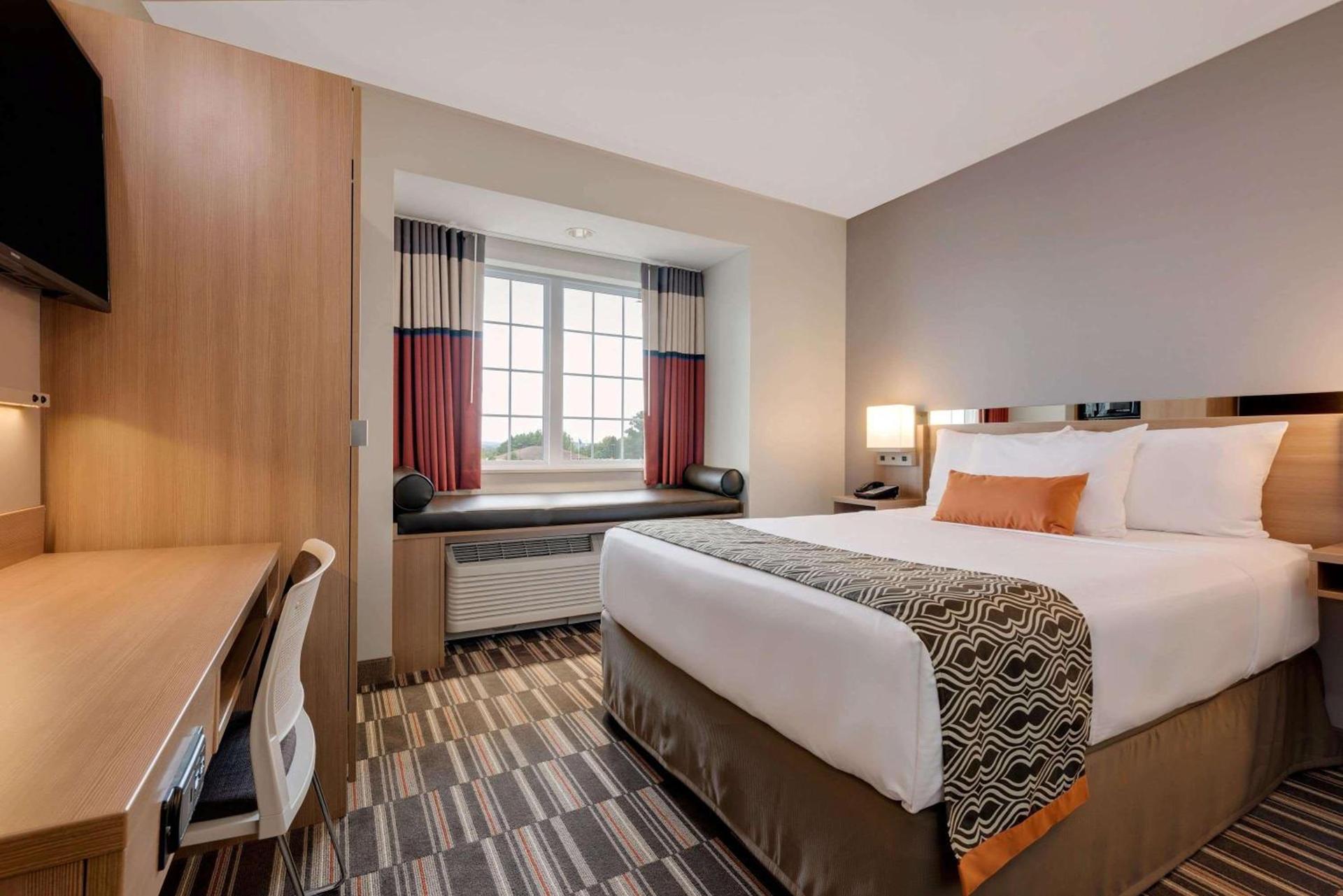 Microtel Inn & Suites by Wyndham Clarion photo 8