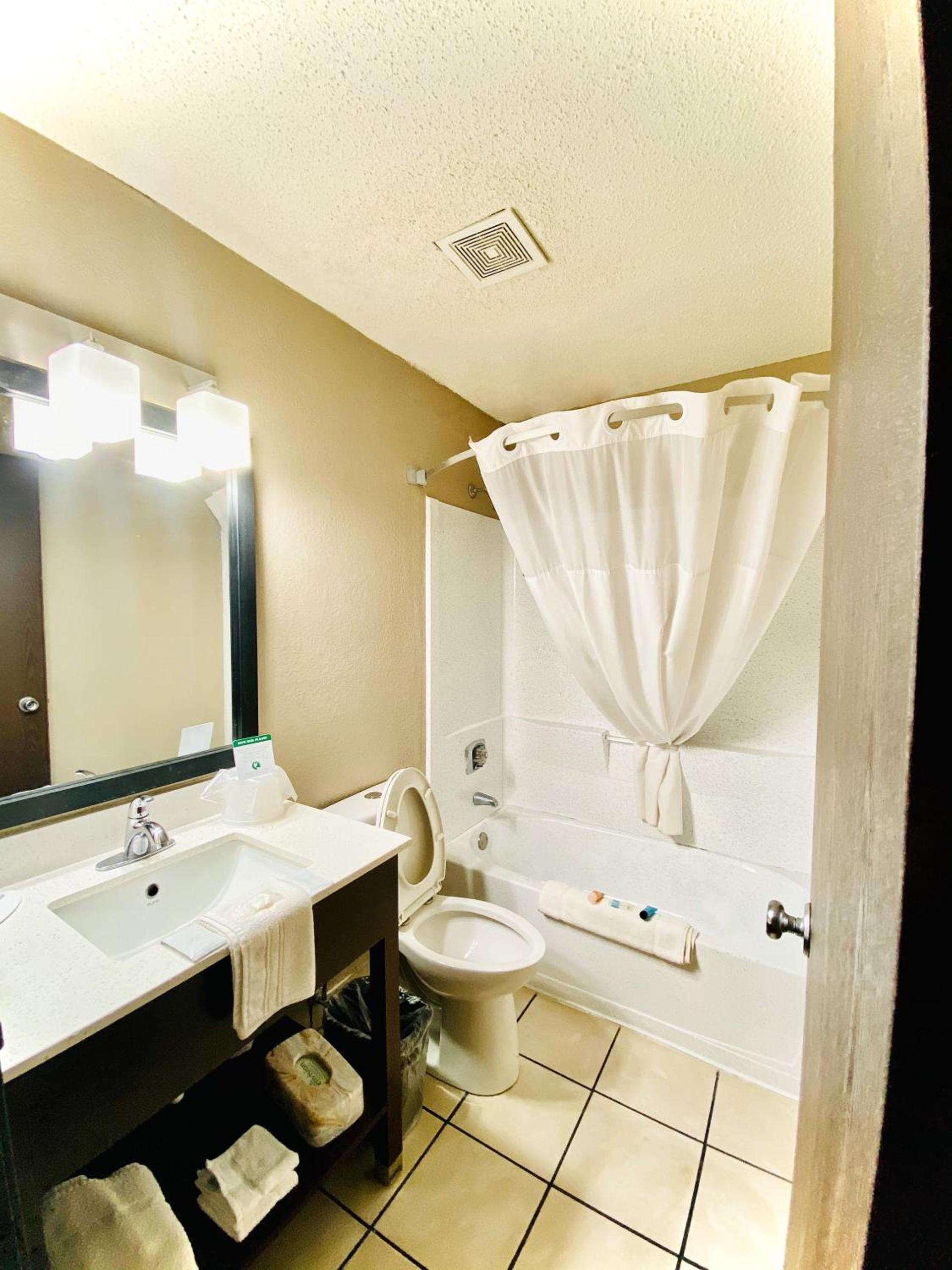 Super 8 Grand Rapids City Center photo 10