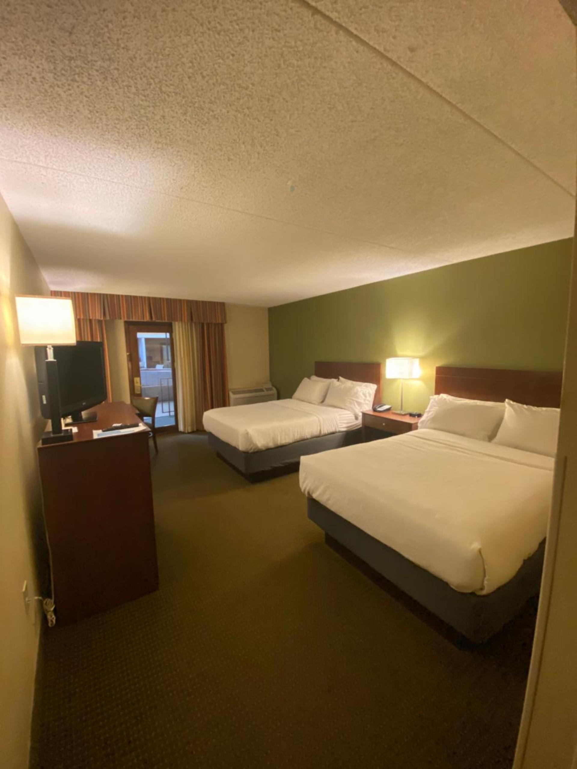 DoubleTree by Hilton Austin, MN photo 33
