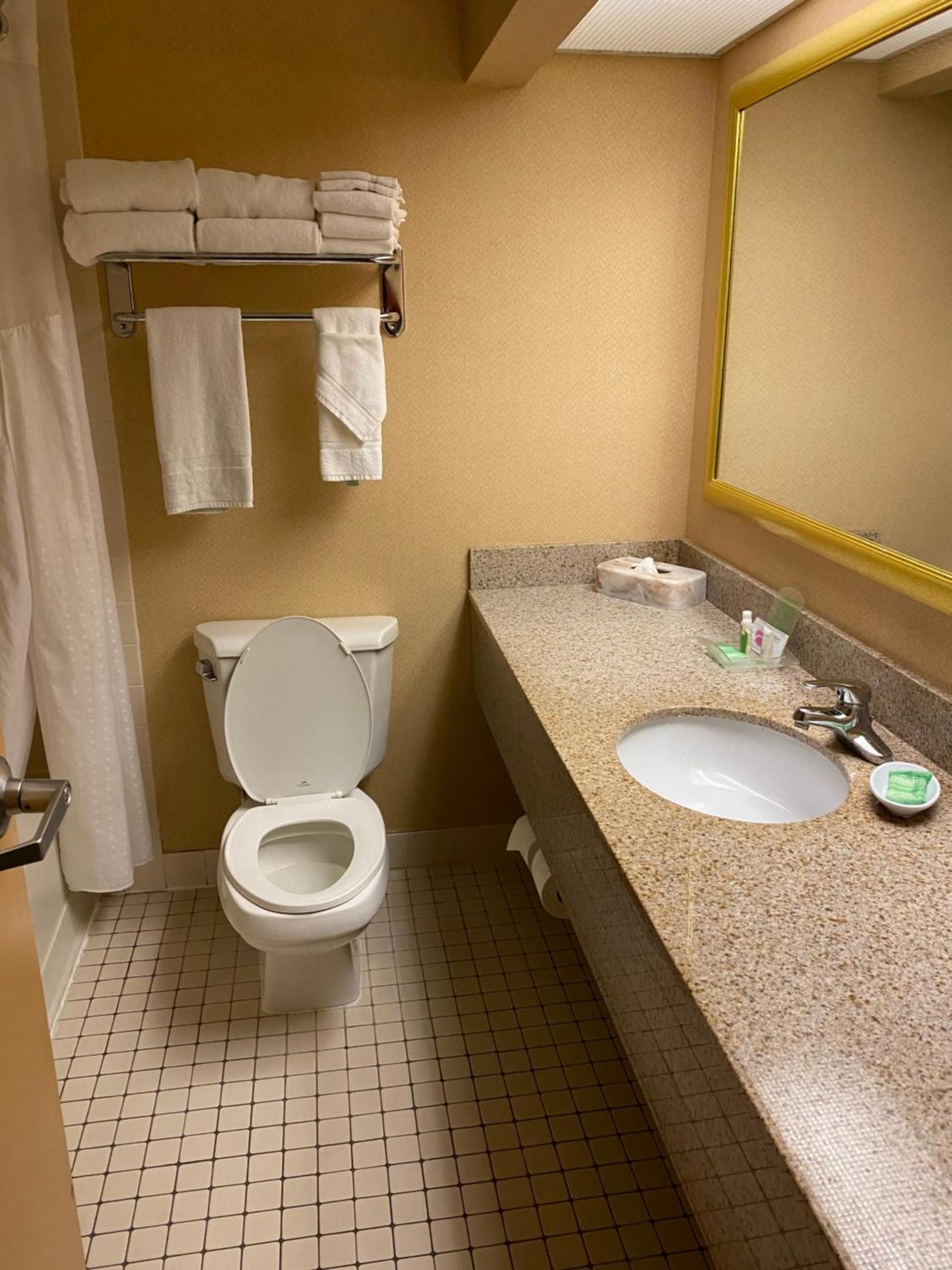 DoubleTree by Hilton Austin, MN photo 32