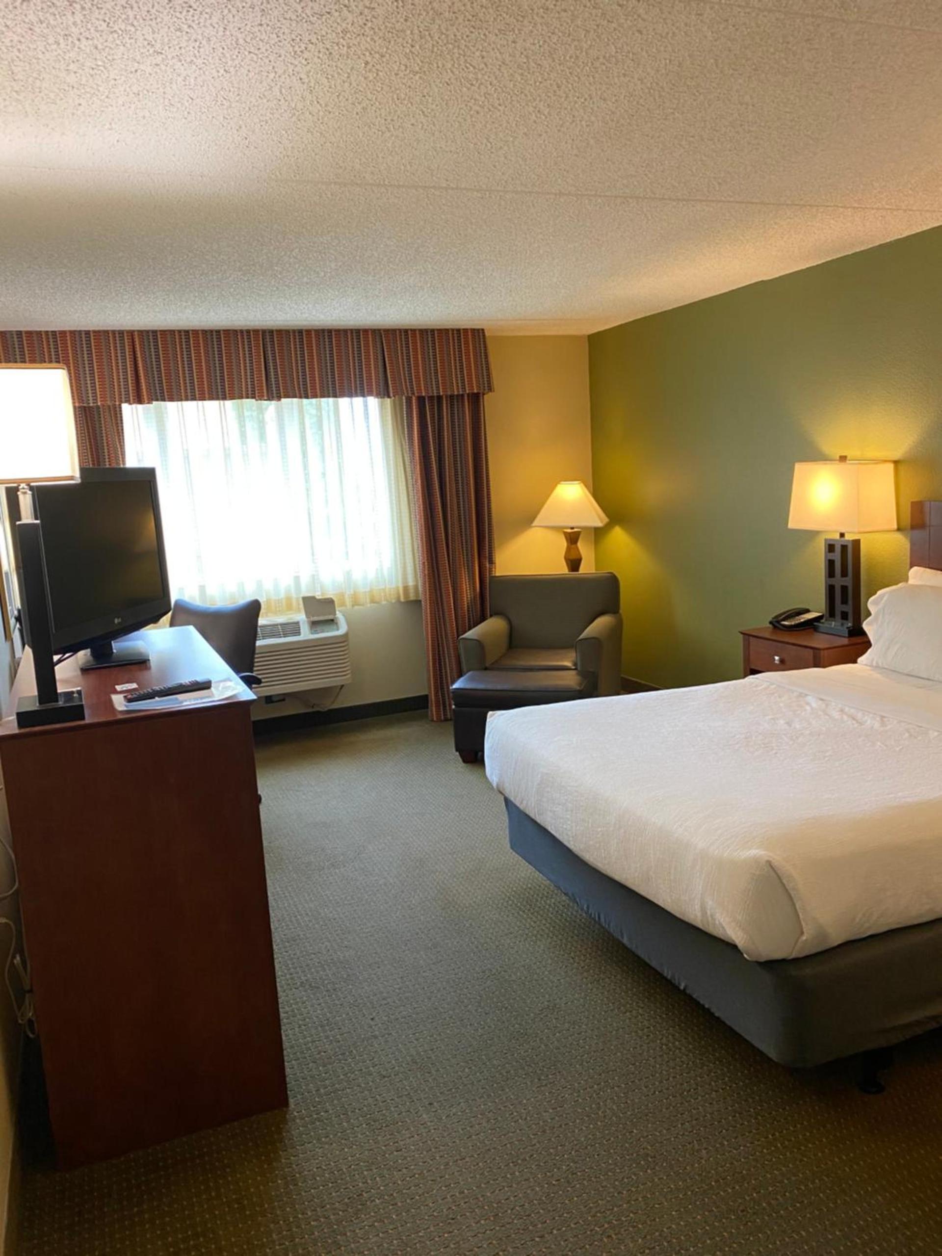 DoubleTree by Hilton Austin, MN photo 36