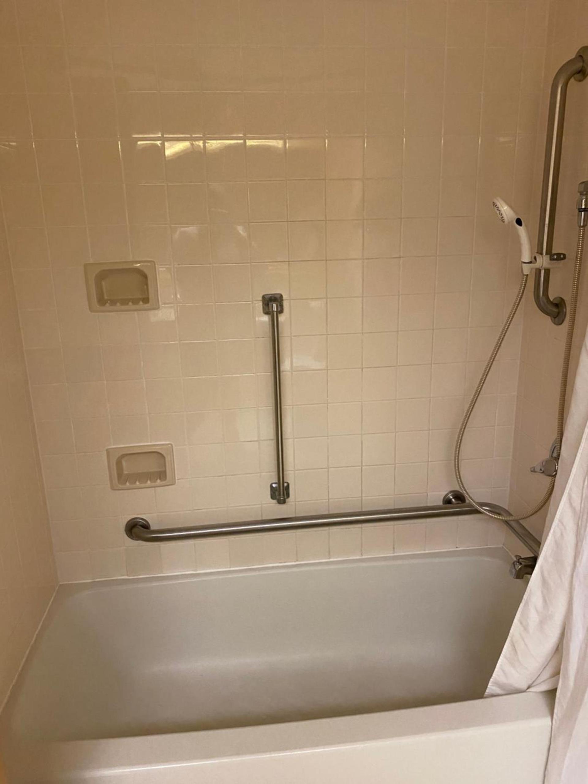 DoubleTree by Hilton Austin, MN photo 37