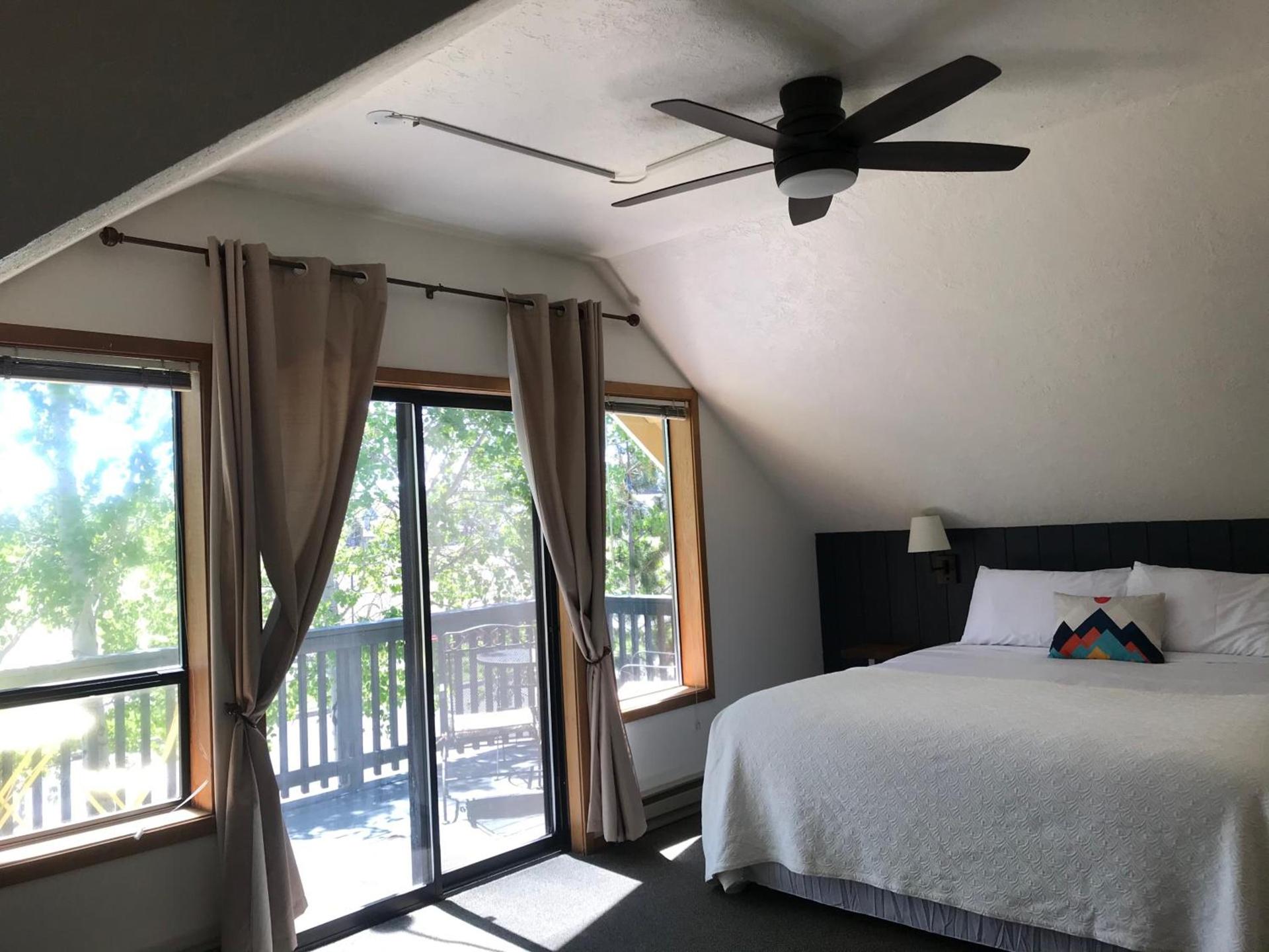 The Stranger Lodge - Pet Friendly photo 7
