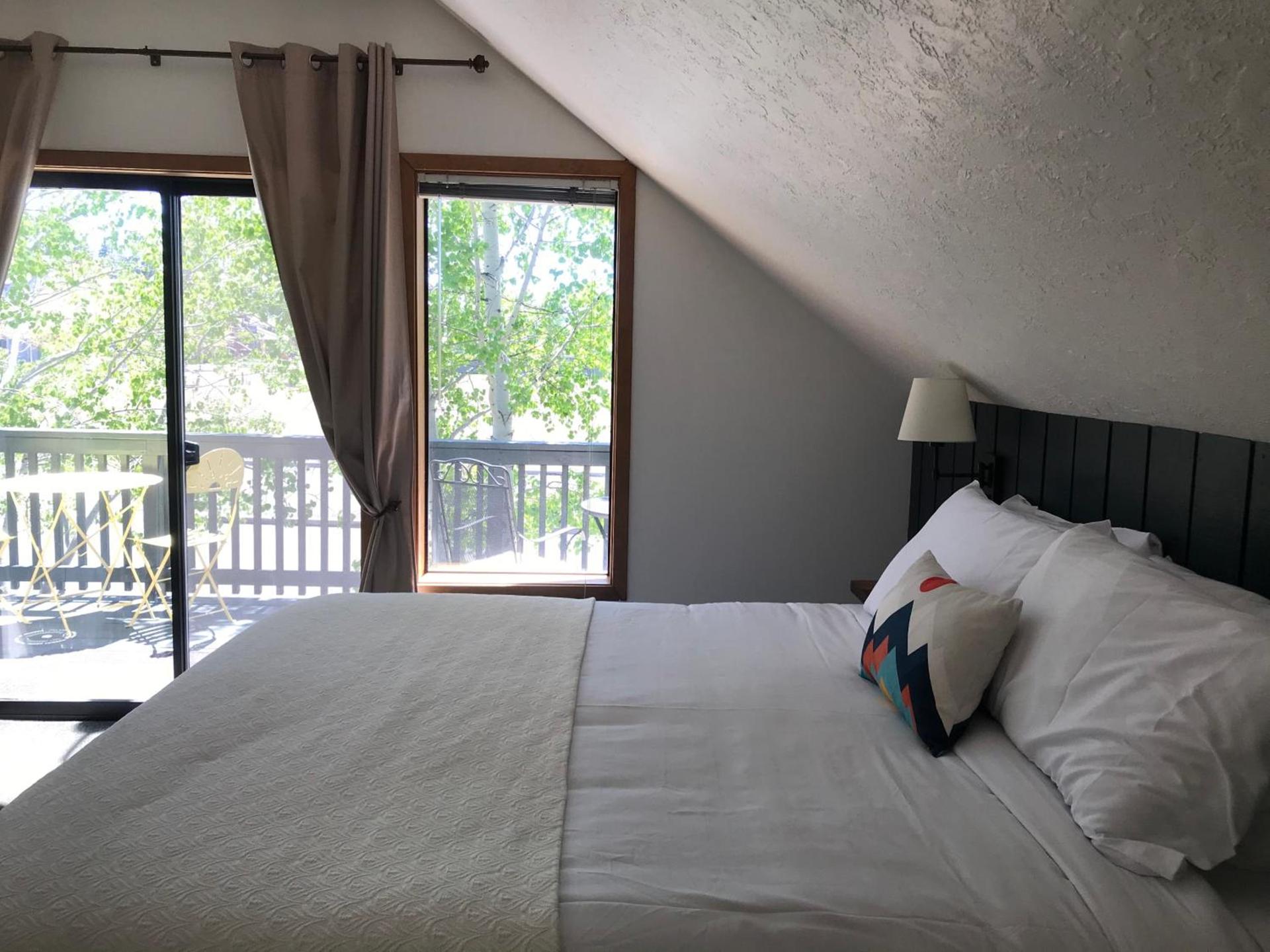 The Stranger Lodge - Pet Friendly photo 12