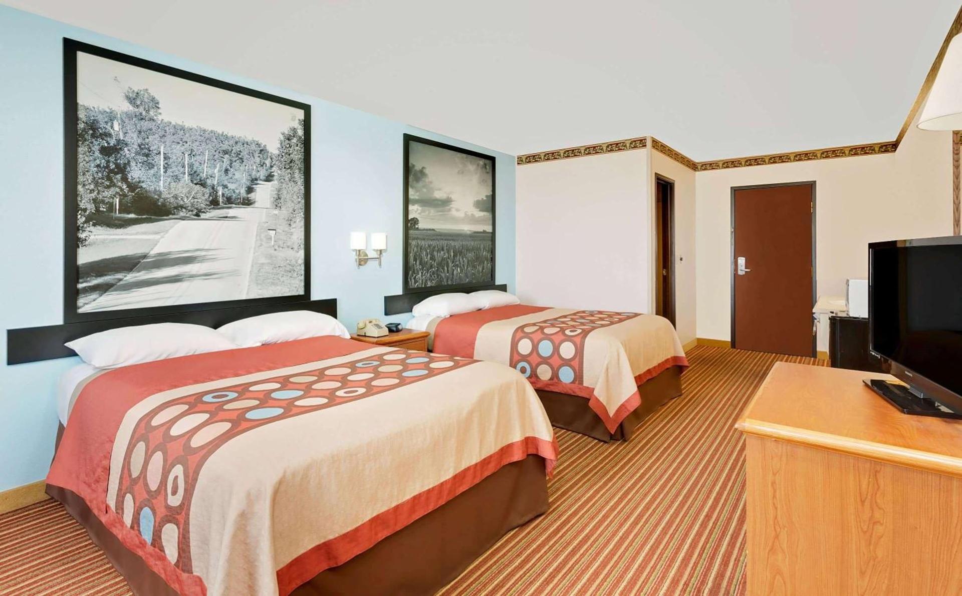 Super 8 by Wyndham Rock Port MO photo 12