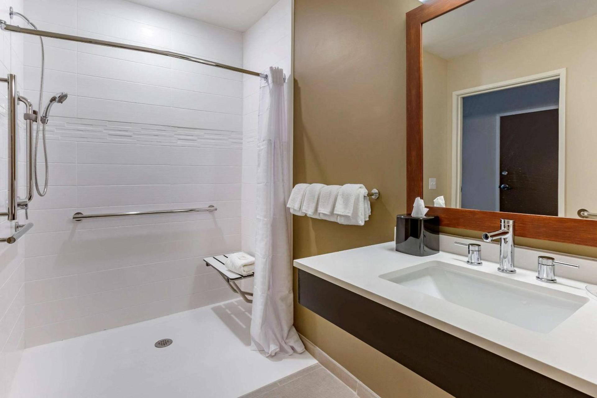 Comfort Suites Albuquerque Airport photo 34