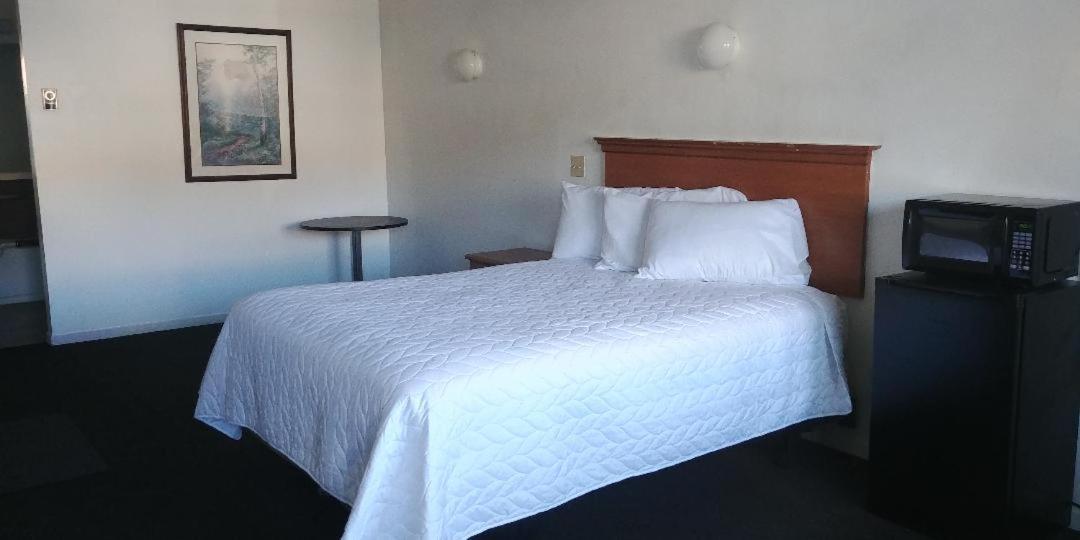 Thunderbird Motel photo 24