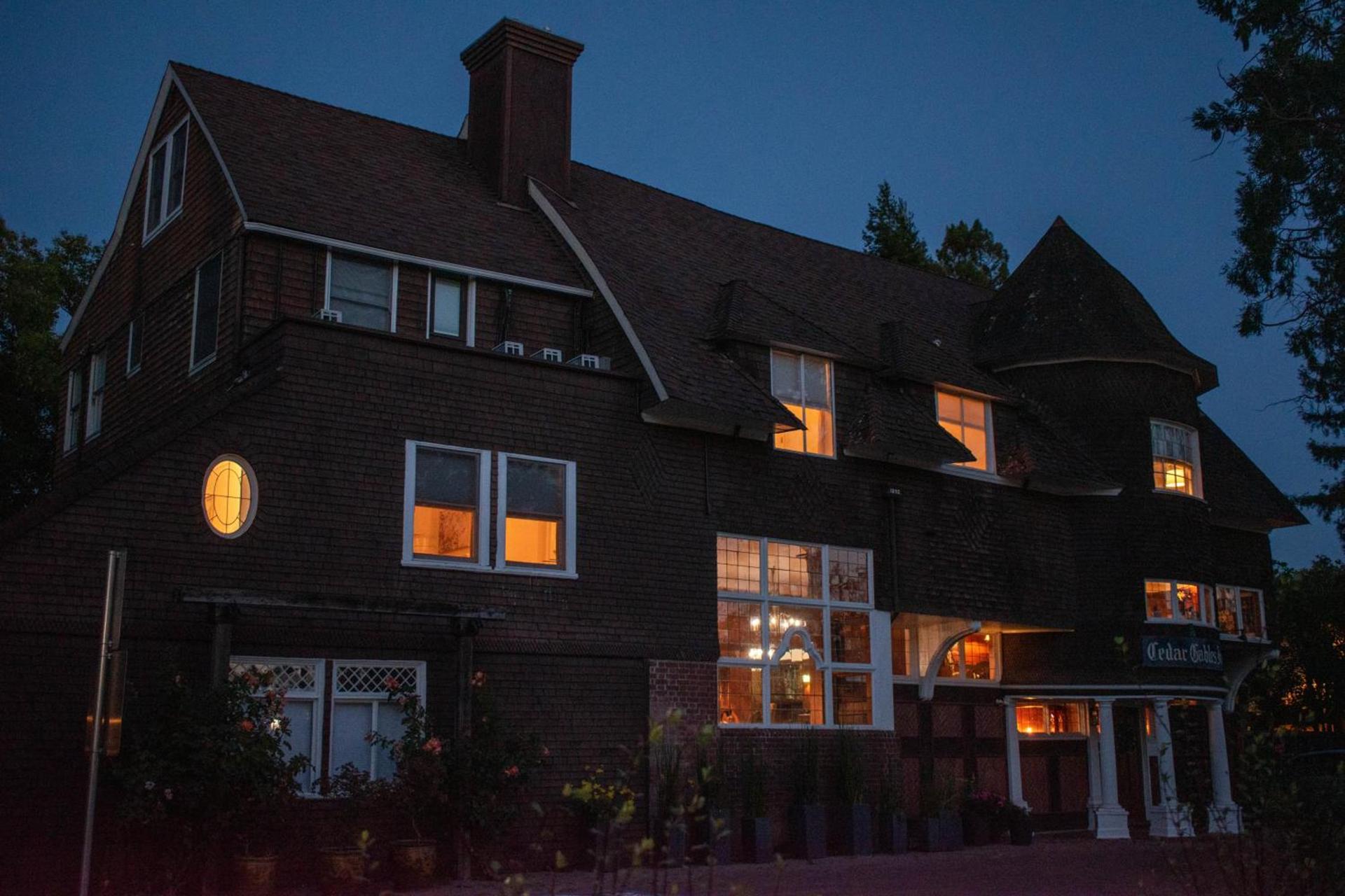 Cedar Gables Inn photo 12