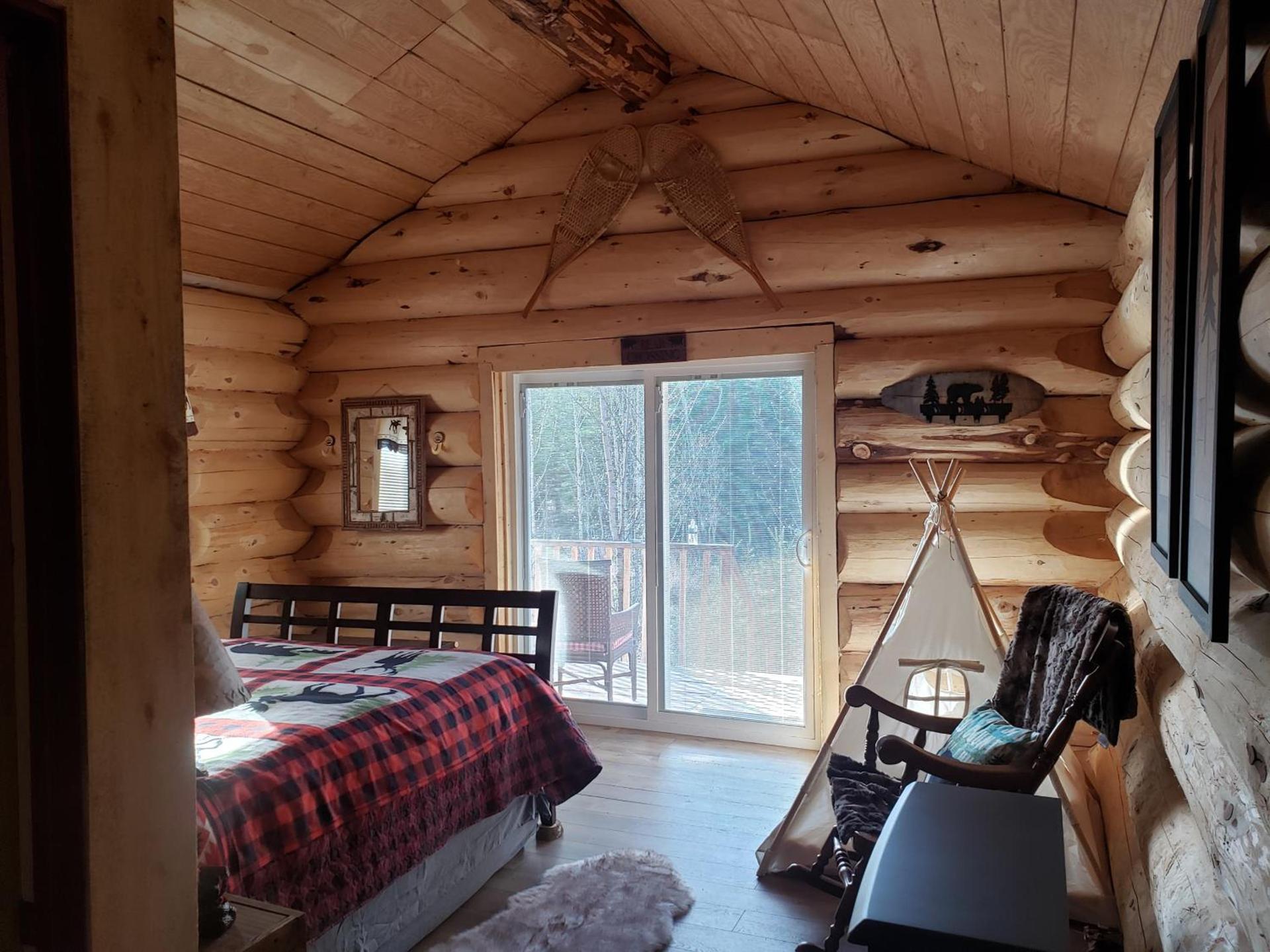 Wrangell Mountain Lodge- Private Bathroom with shower photo 18