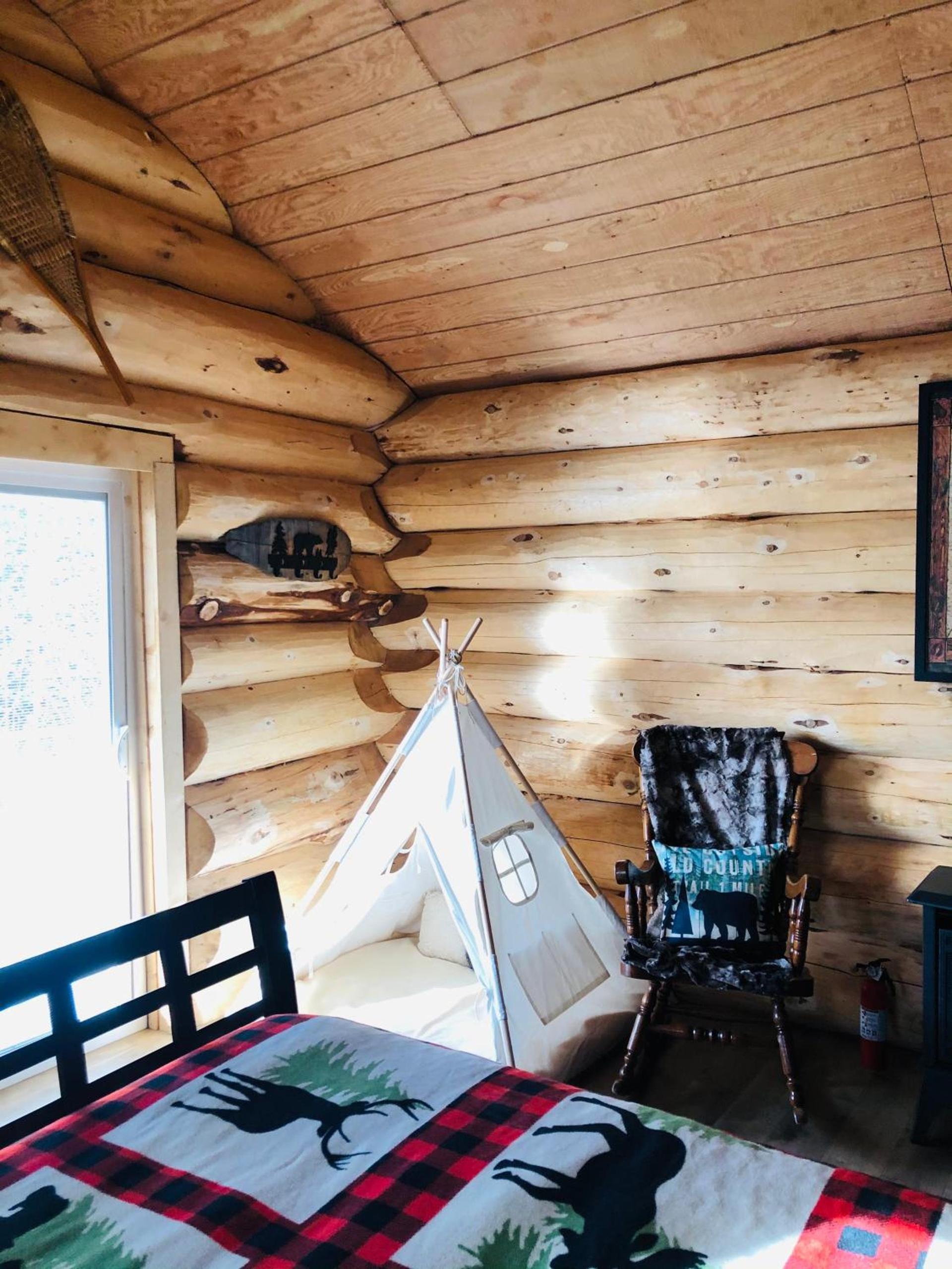 Wrangell Mountain Lodge- Private Bathroom with shower photo 77