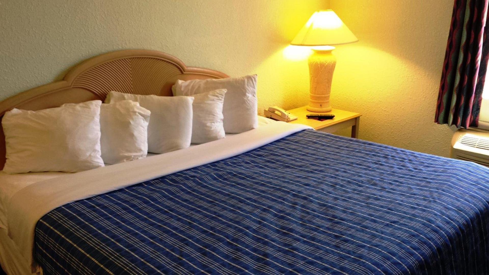 Cocoa Beach Suites Hotel photo 2