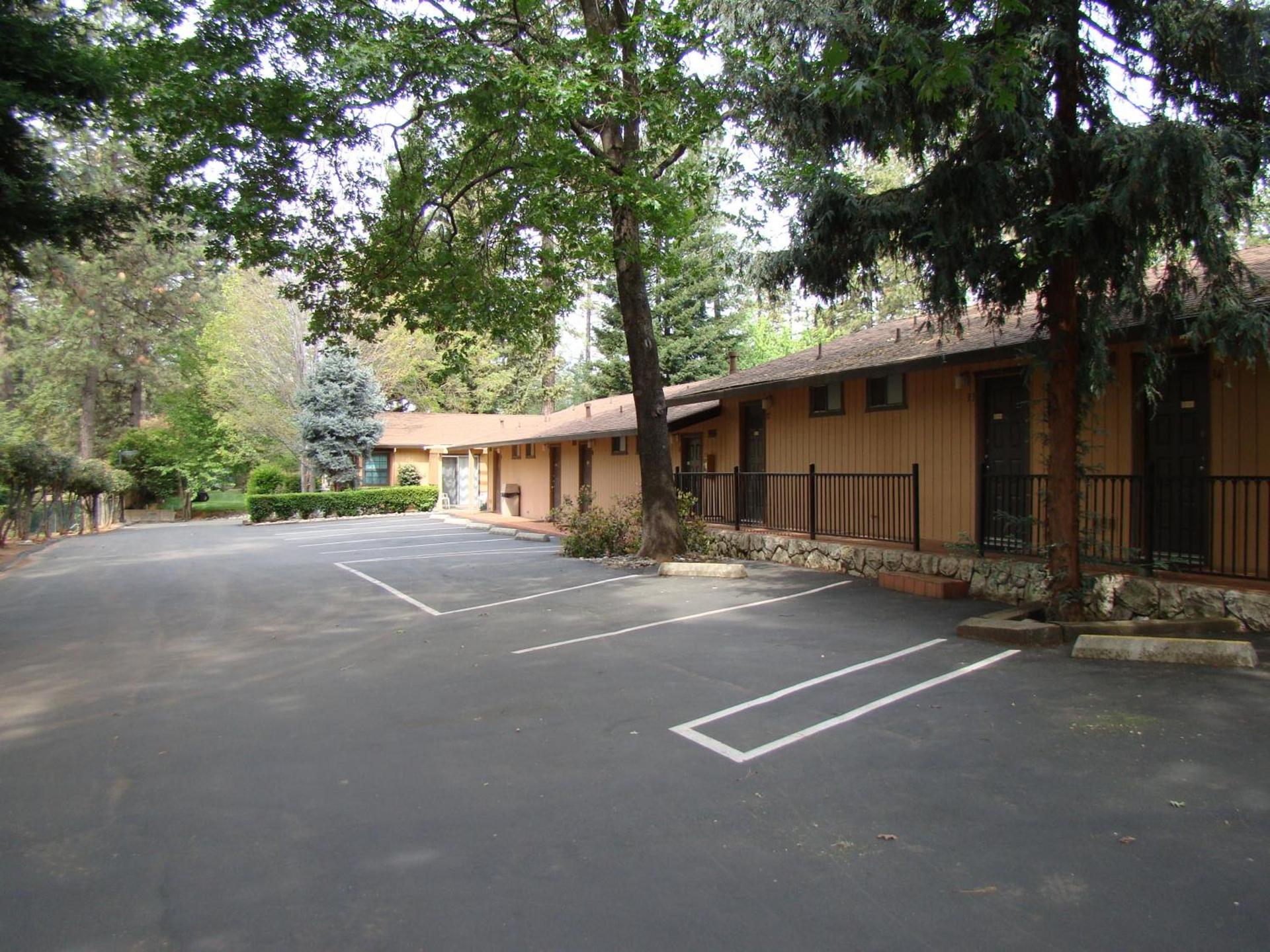 Ponderosa Gardens Motel photo 13