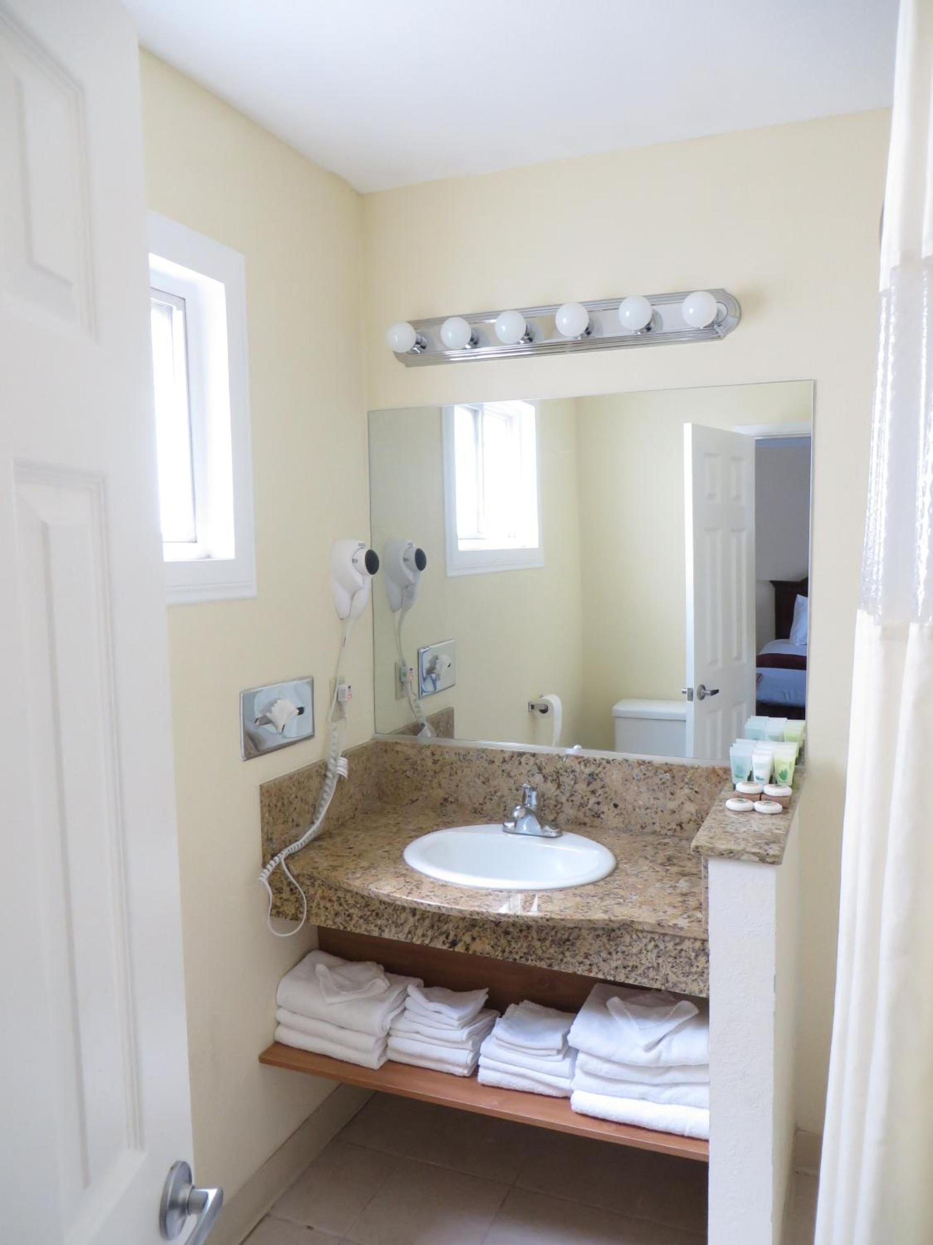 Best Inn & Suites photo 22