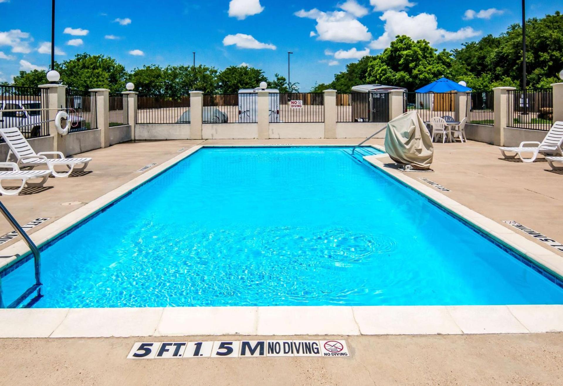 Motel 6-Cleburne, TX photo 9