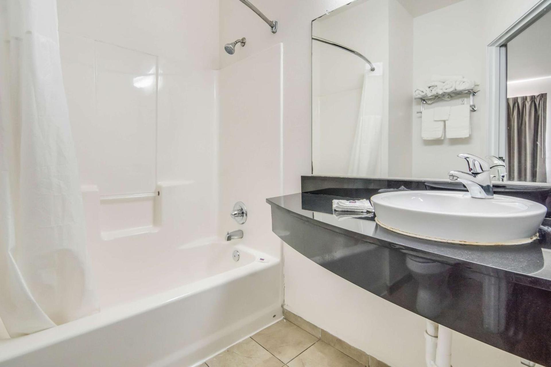 Motel 6-Cleburne, TX photo 22