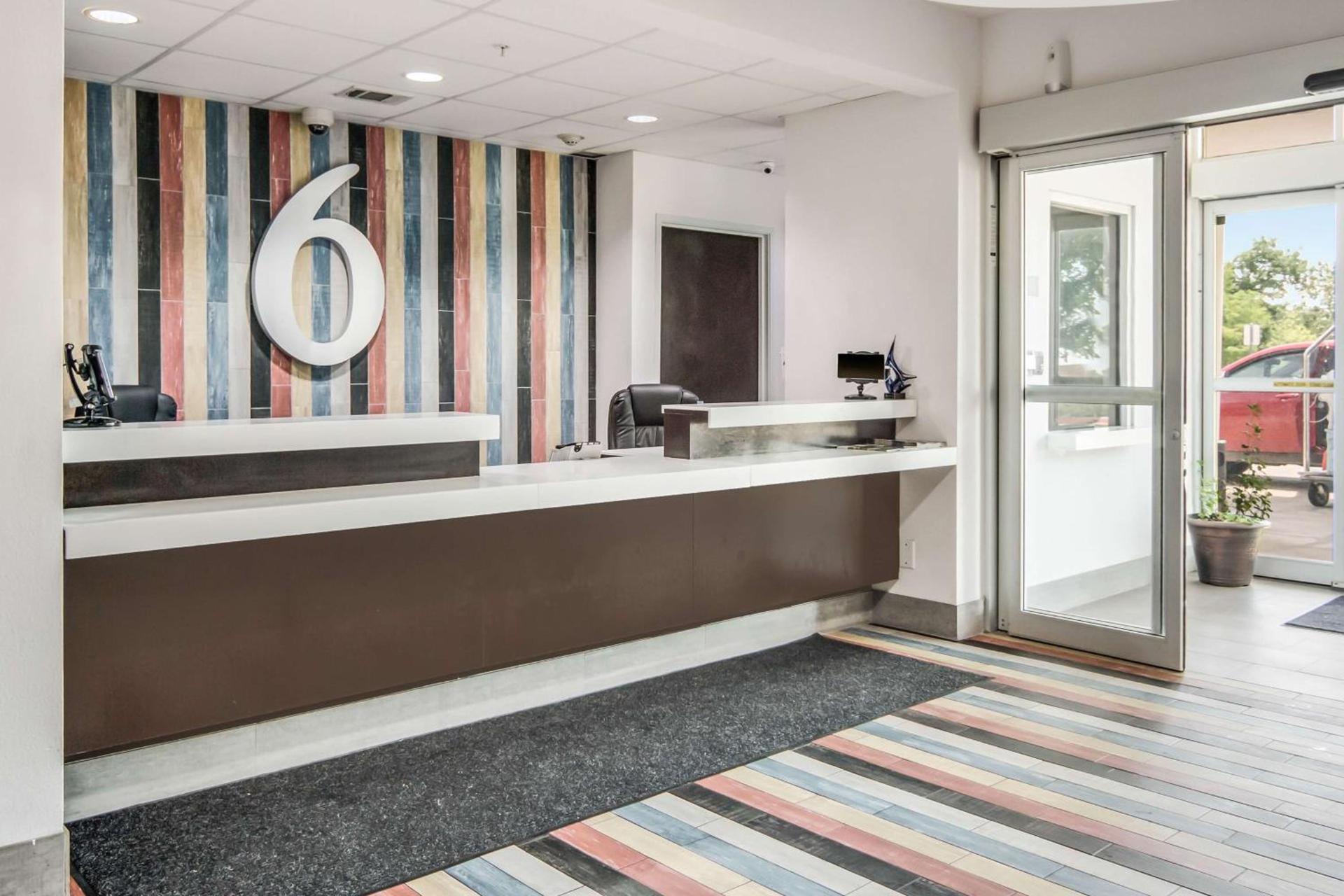 Motel 6-Cleburne, TX photo 27