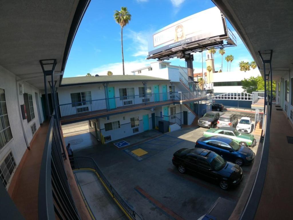 Hollywood Guest Inn photo 23