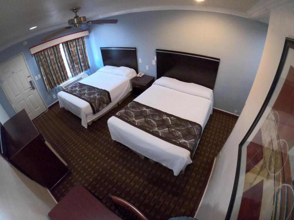 Hollywood Guest Inn photo 10
