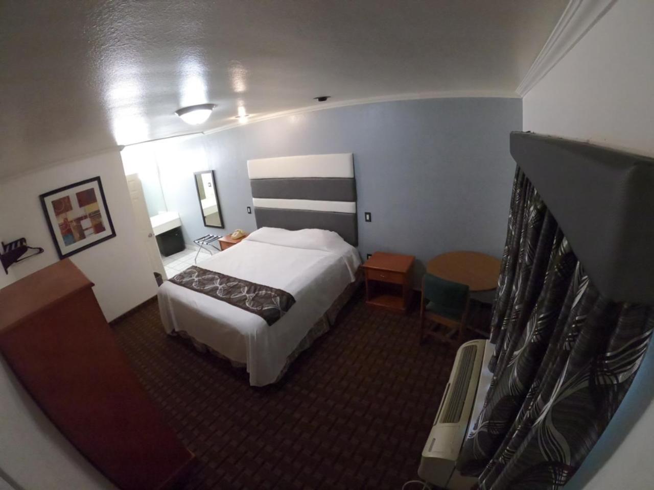 Hollywood Guest Inn photo 6
