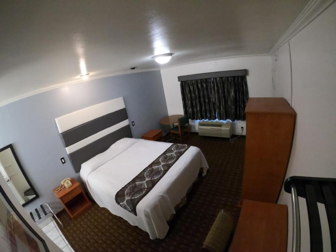 Hollywood Guest Inn photo 5