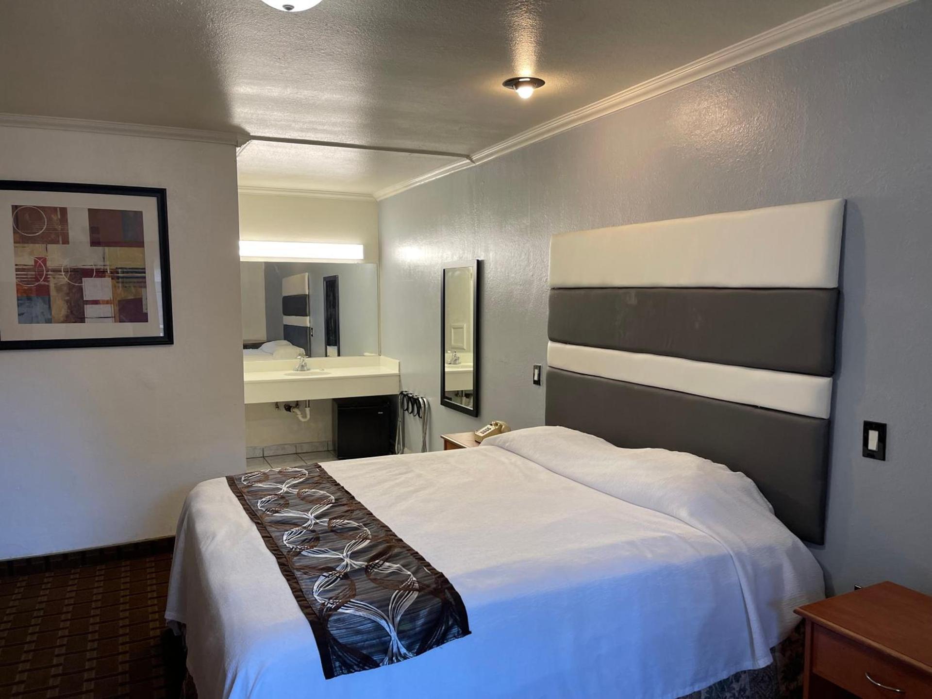 Hollywood Guest Inn photo 15