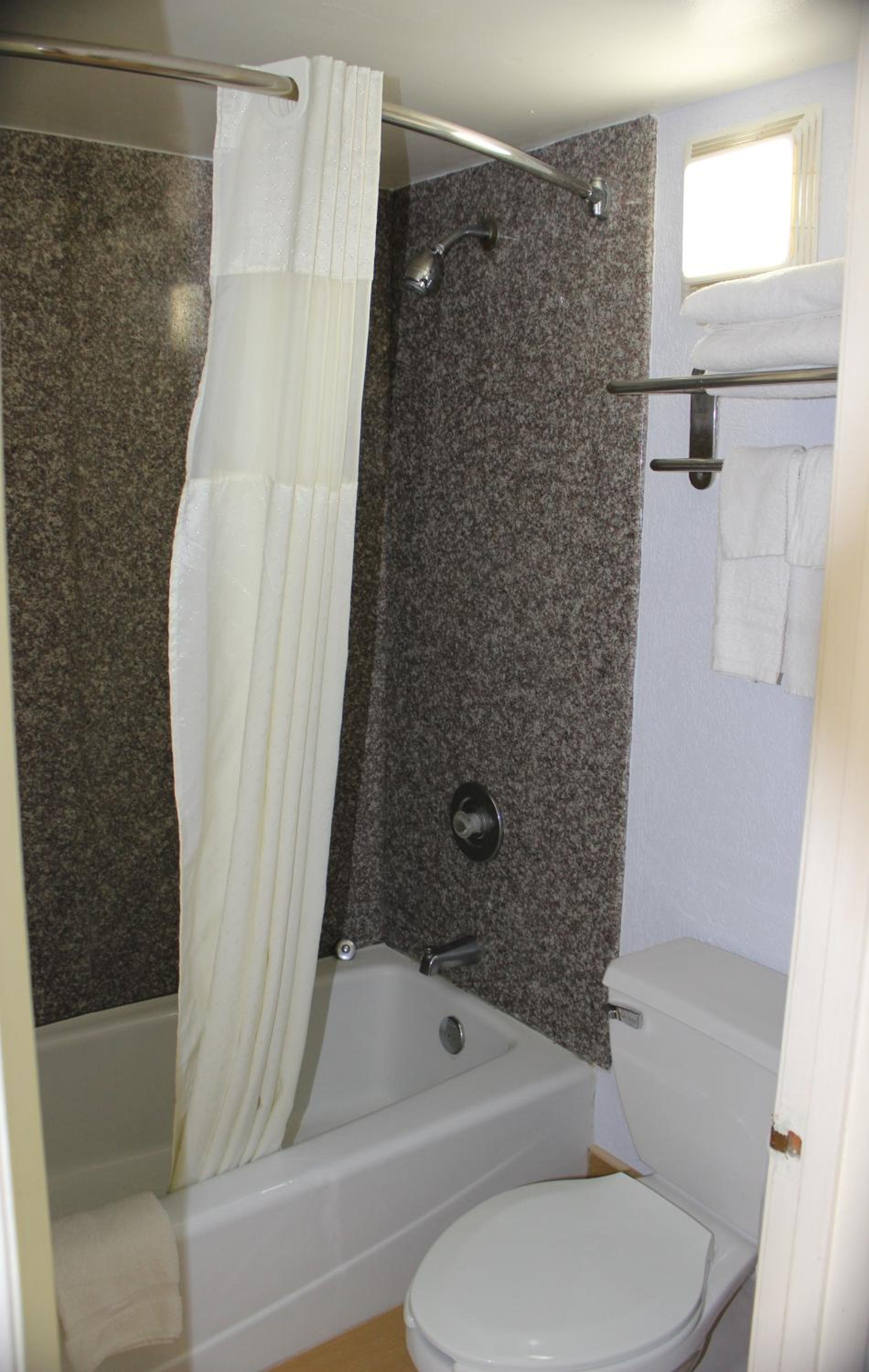 Fairway Inn photo 11