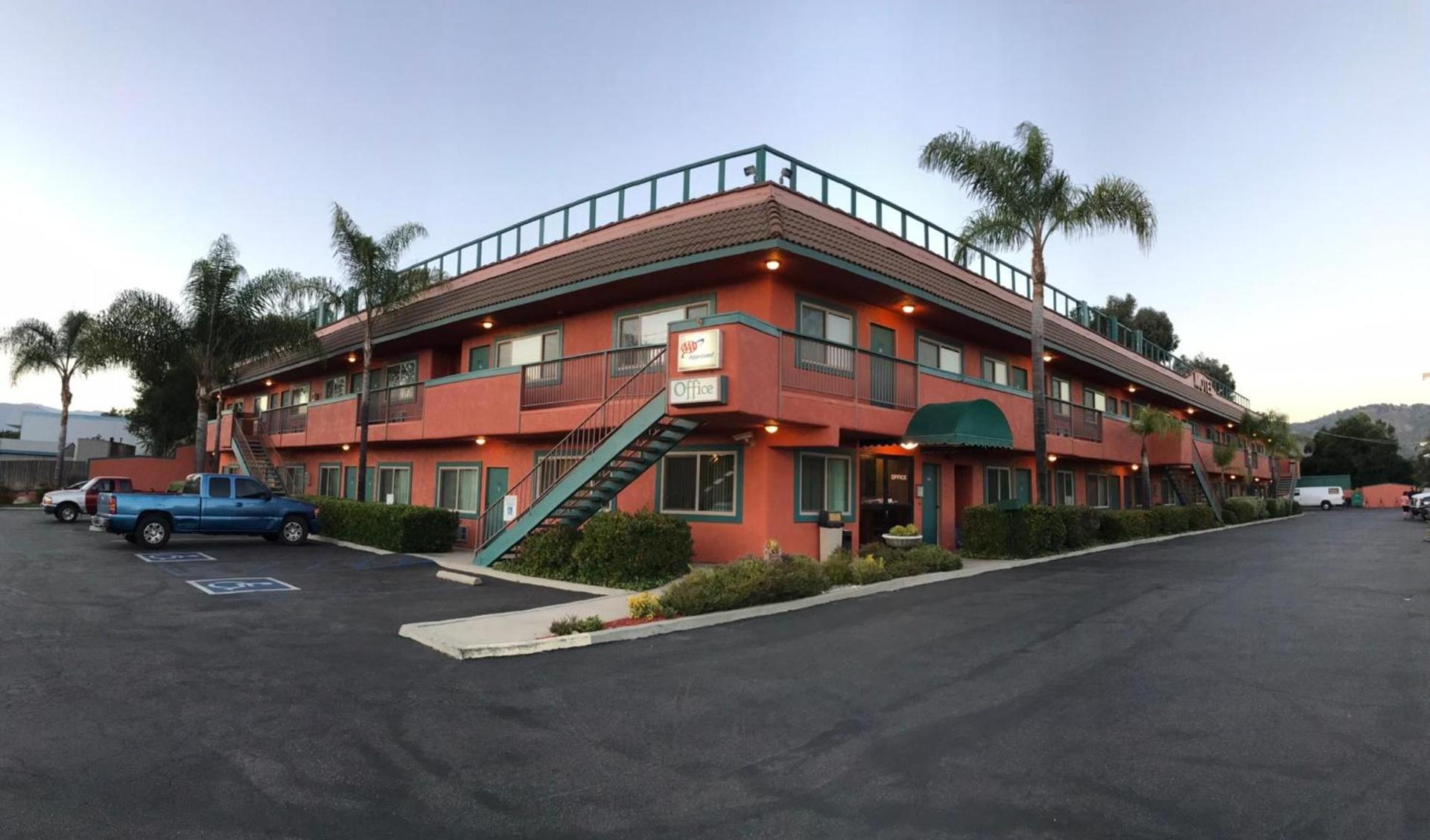 Oakridge Inn photo 4