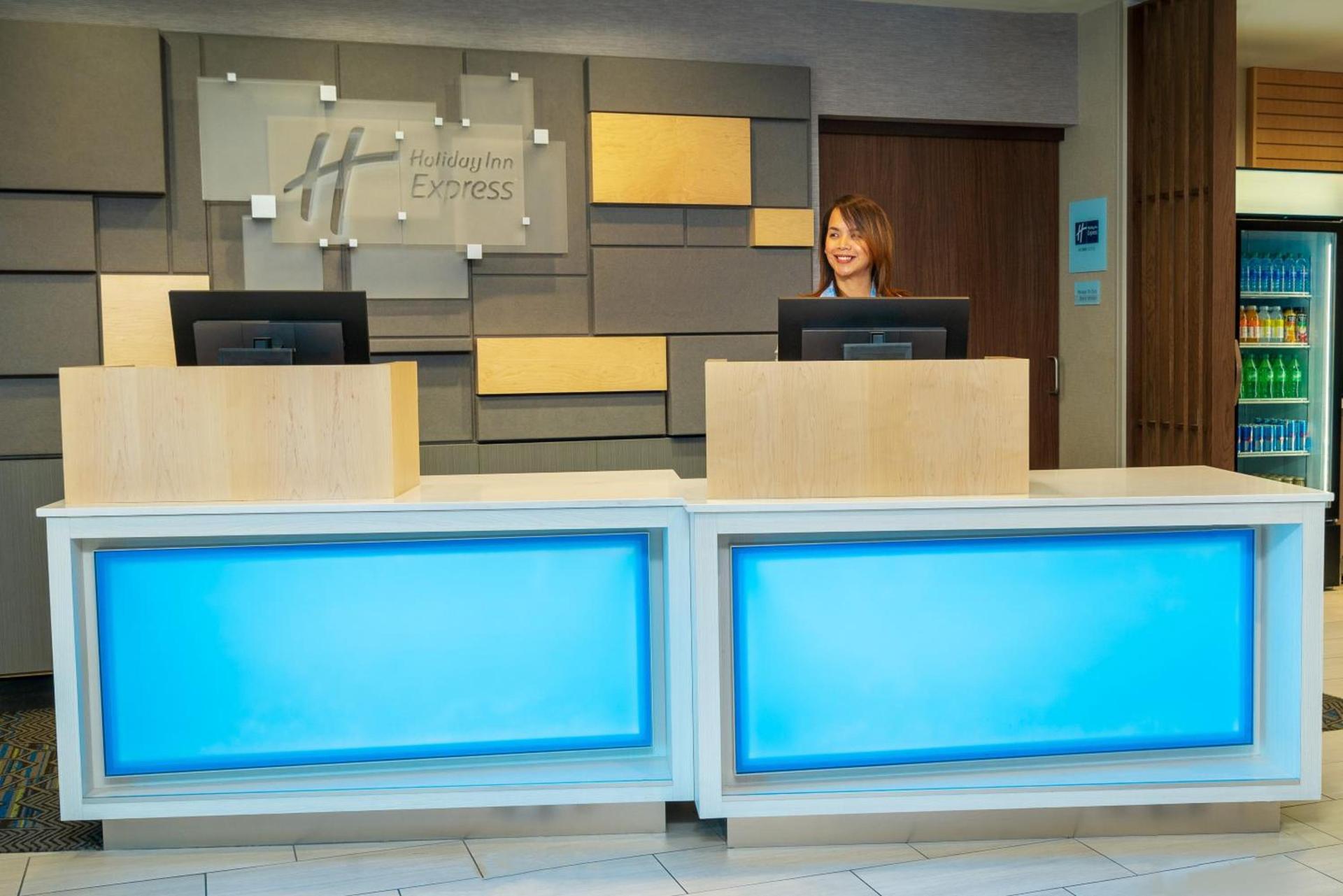 Holiday Inn Express & Suites - Las Vegas - E Tropicana by IHG photo 22