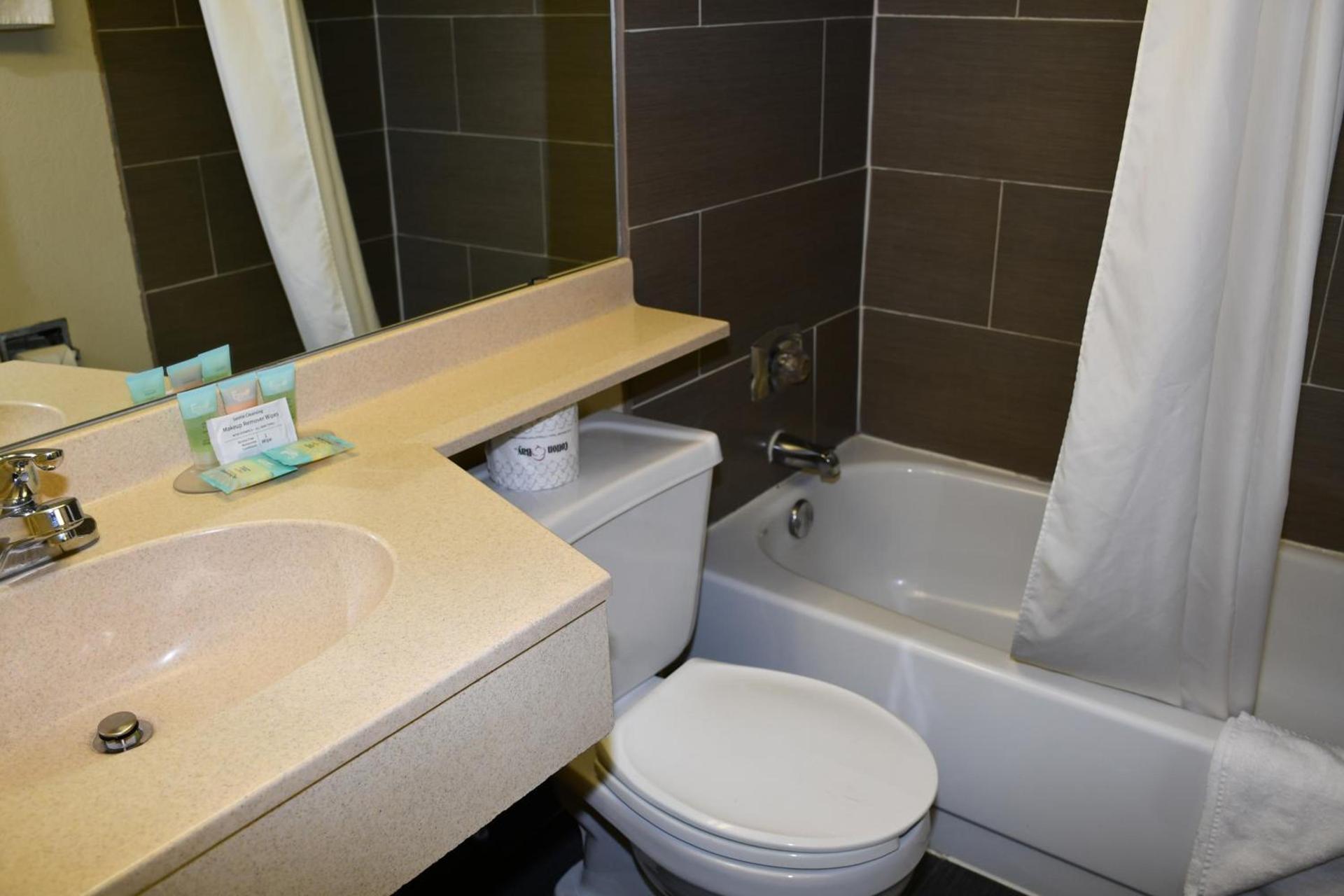 Stillwater Inn & Suites photo 9