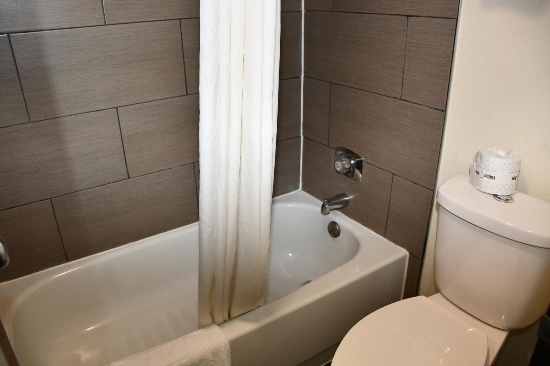 Stillwater Inn & Suites photo 8