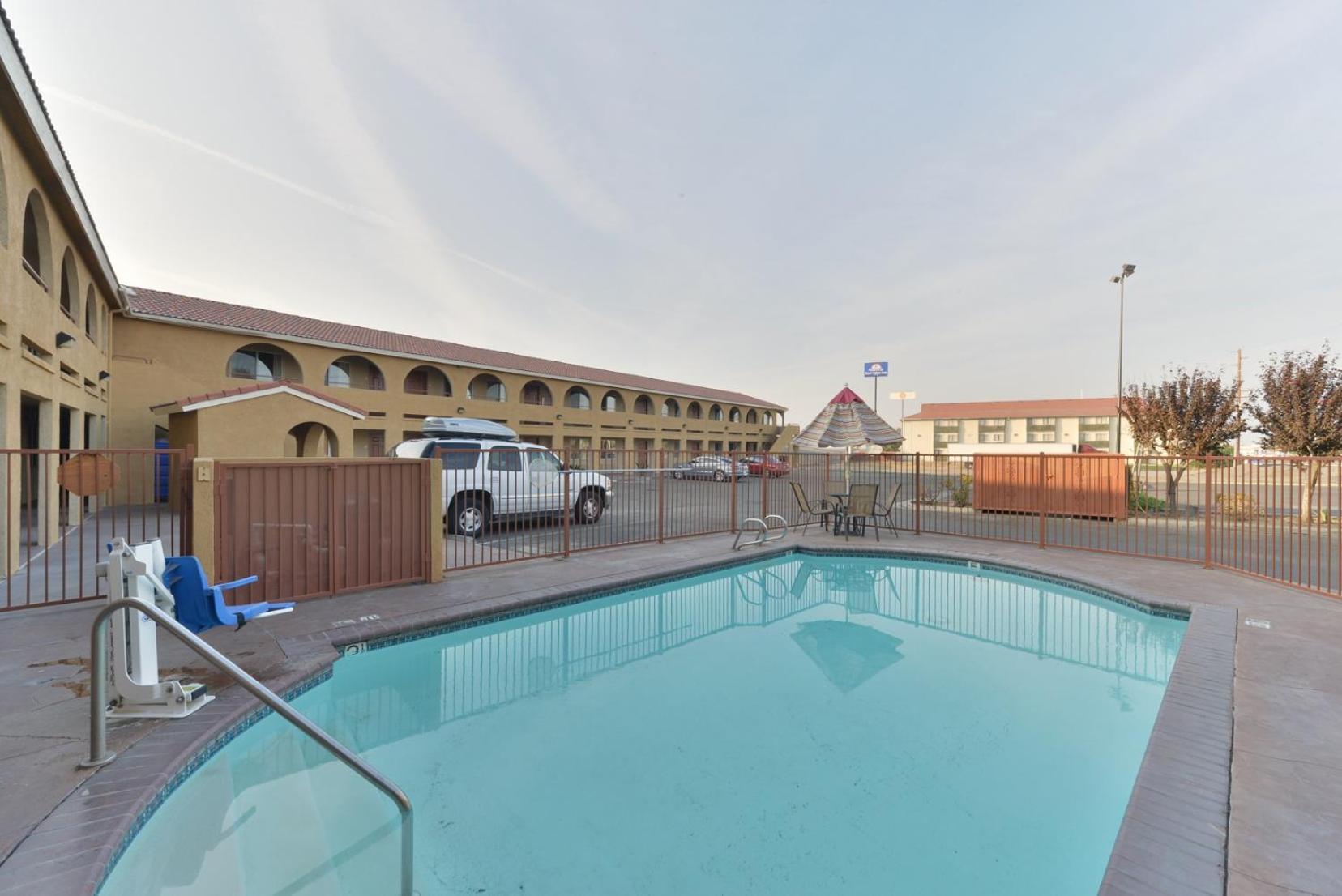 Rodeway Inn Delano photo 33