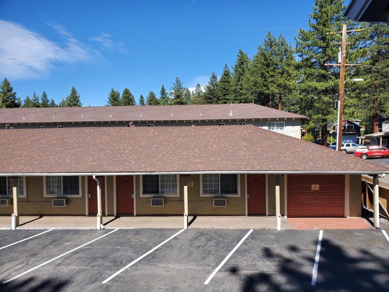 Bluebird Day Inn & Suites photo 27