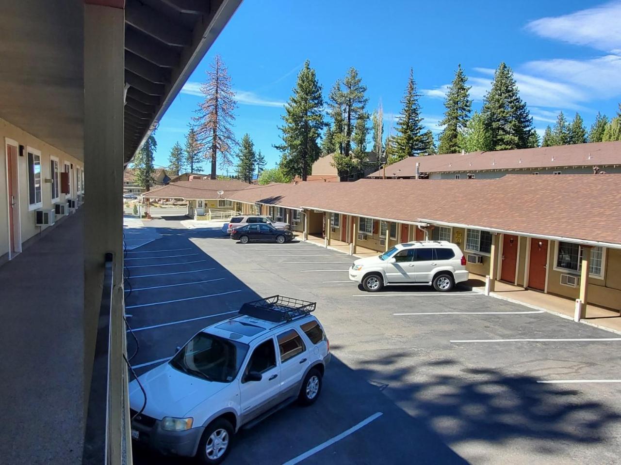 Bluebird Day Inn & Suites photo 26
