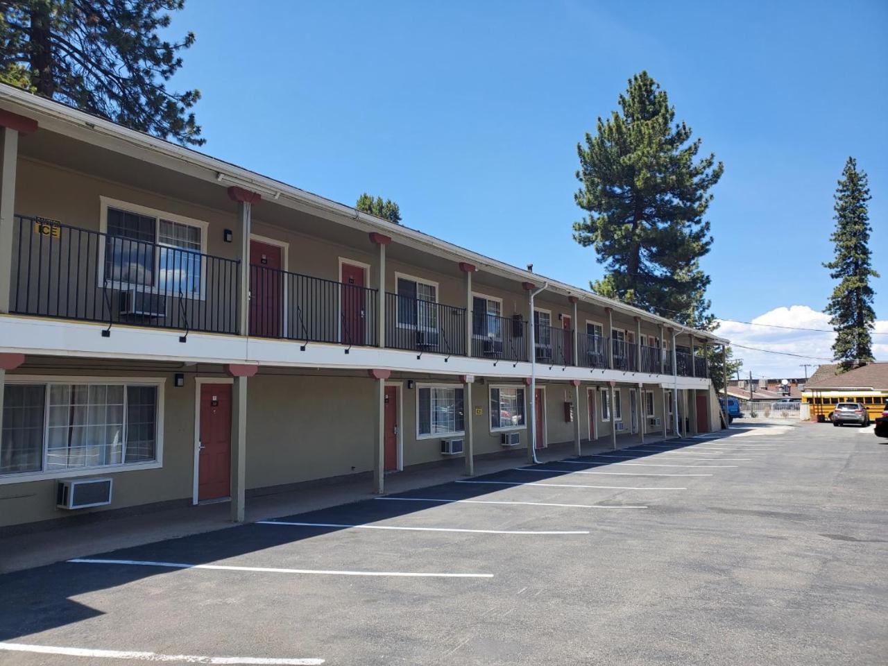 Bluebird Day Inn & Suites photo 22