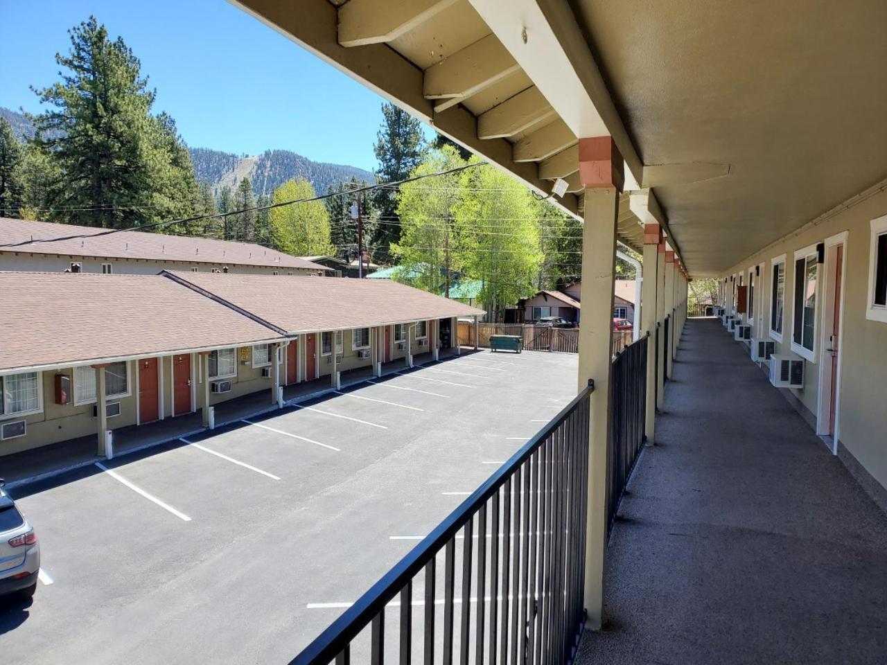 Bluebird Day Inn & Suites photo 23