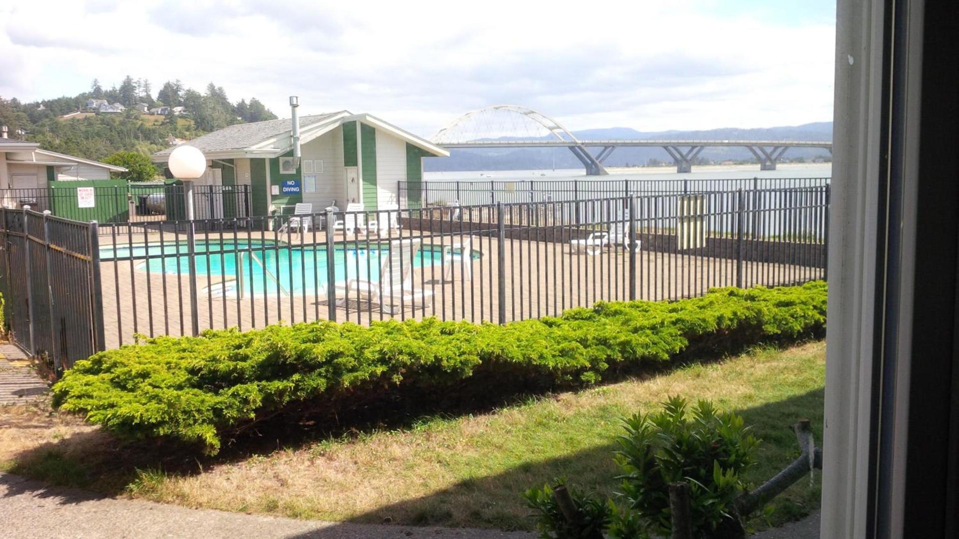 Waldport Bayfront Hotel & Restaurant photo 4