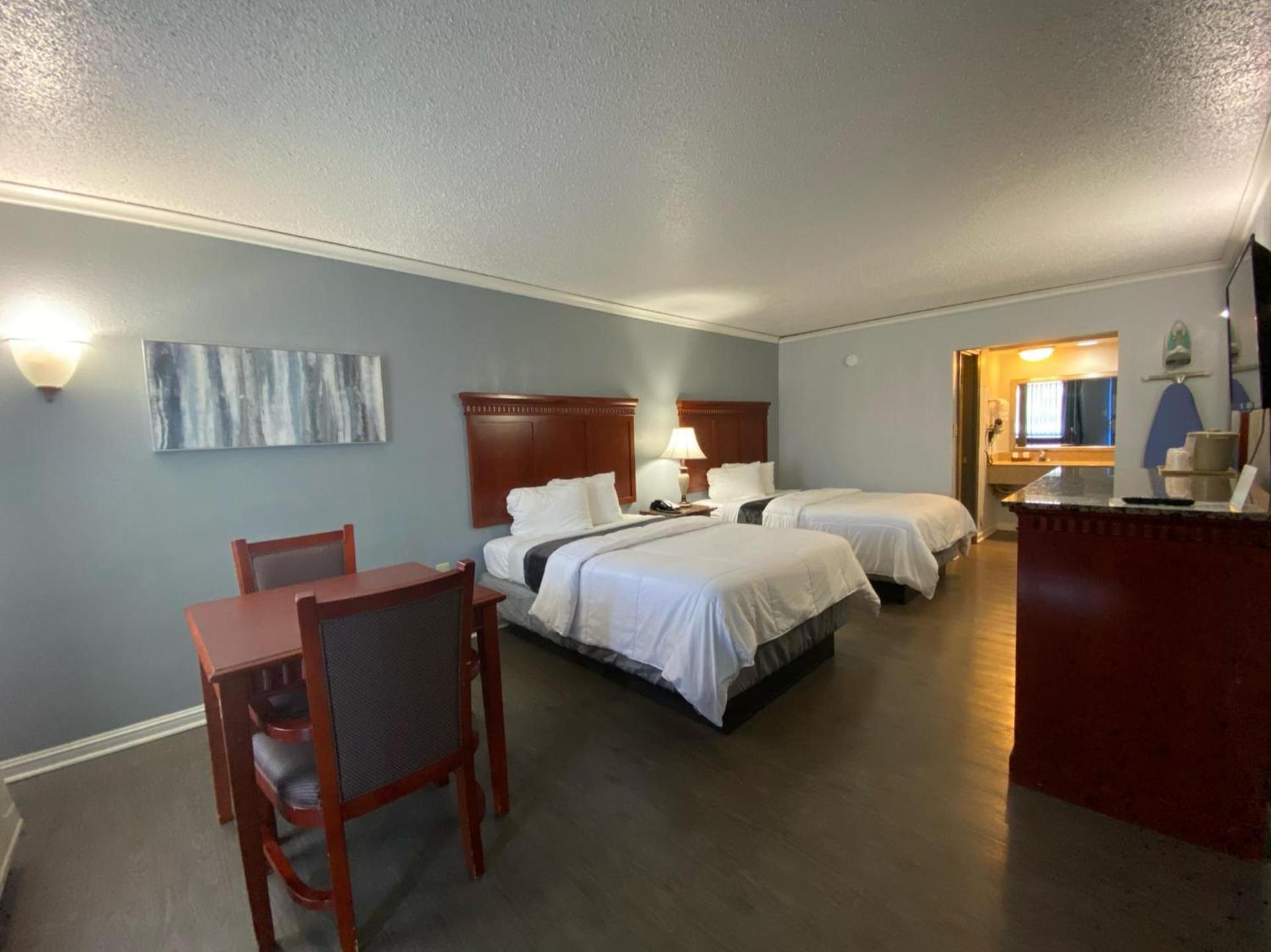 Quarters Inn & Suites photo 2