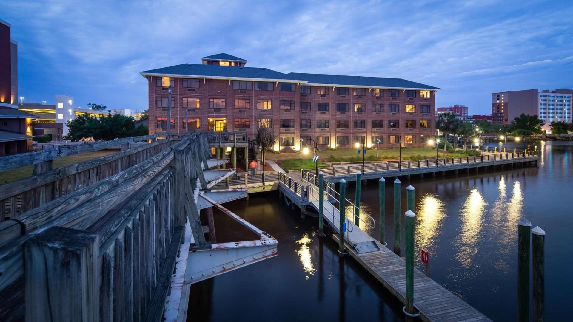 Best Western Plus Coastline Inn photo 5