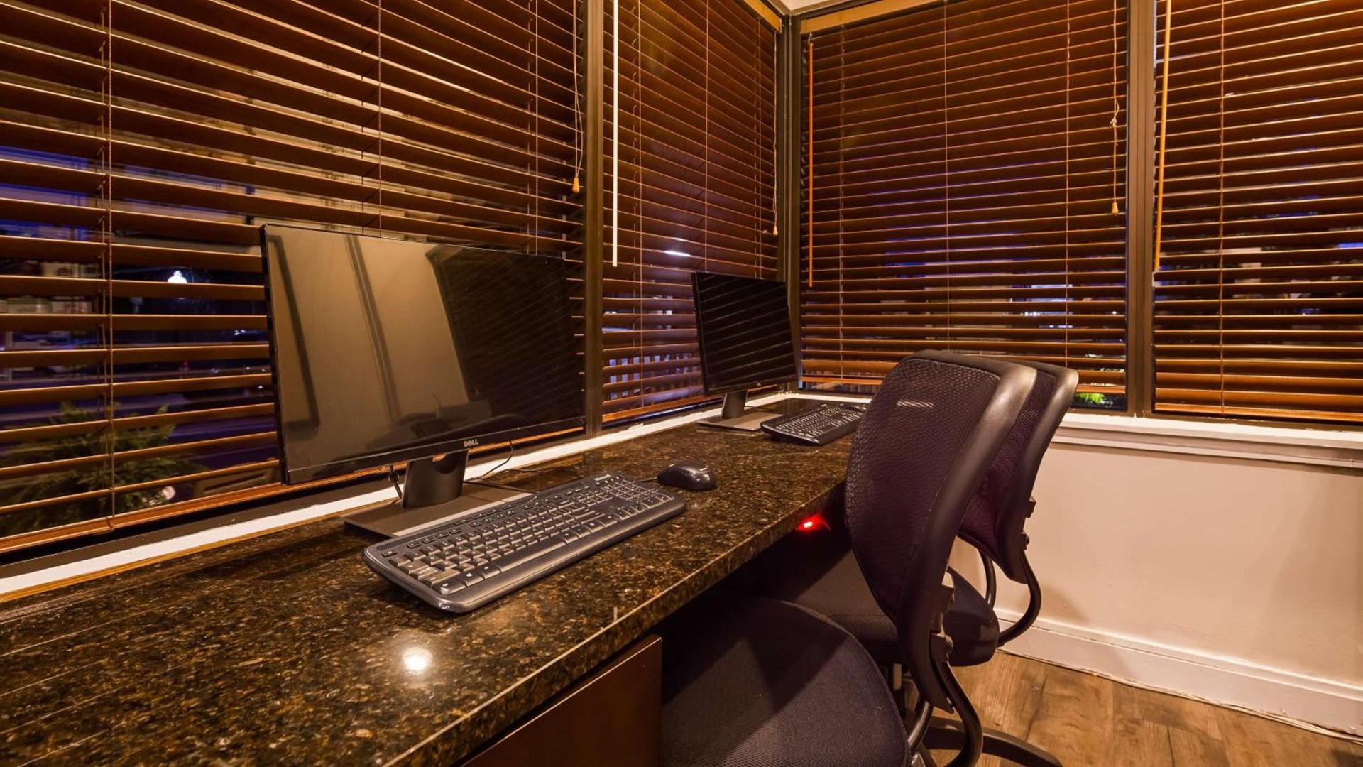 Best Western Plus Coastline Inn photo 21