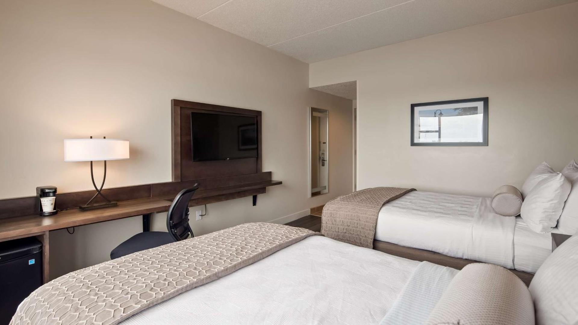 Best Western Plus Coastline Inn photo 13