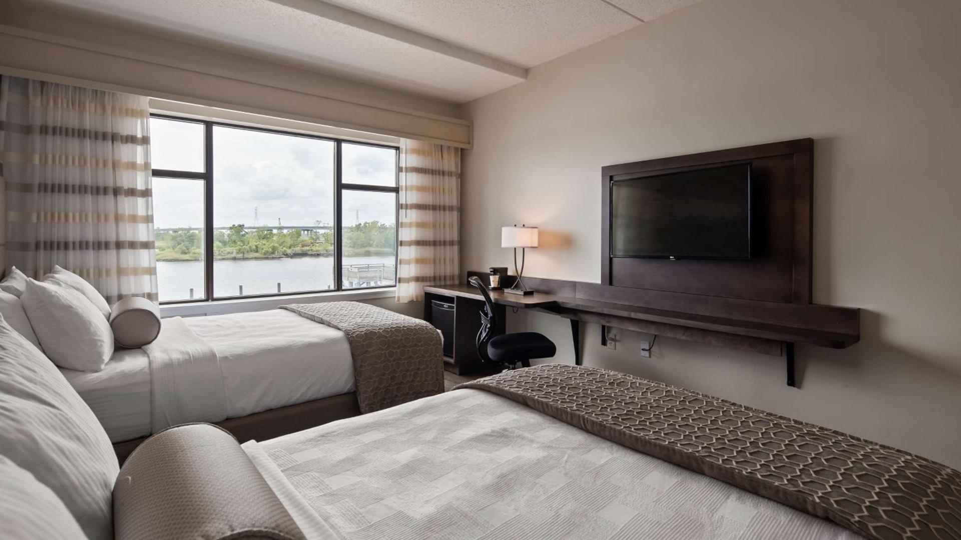 Best Western Plus Coastline Inn photo 14