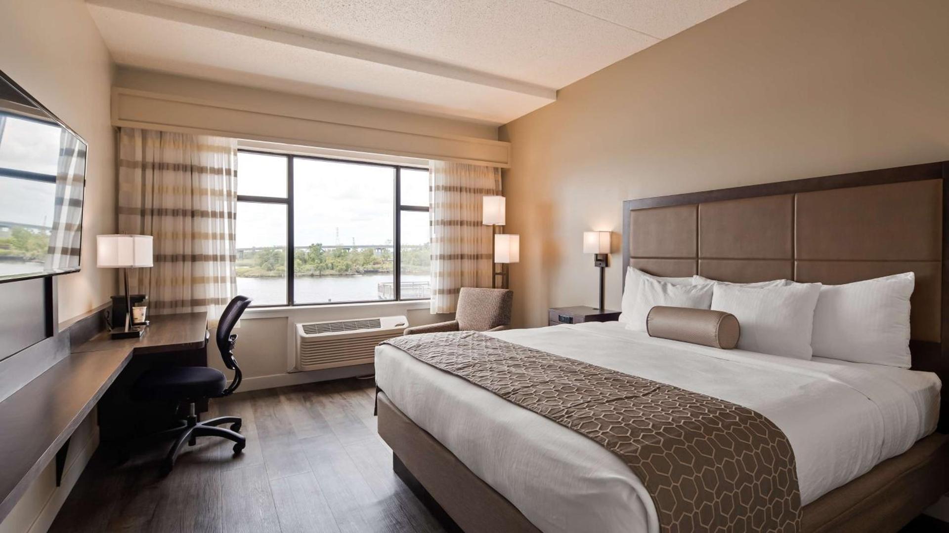 Best Western Plus Coastline Inn photo 6