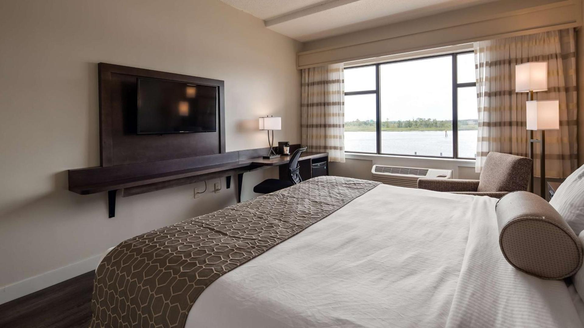 Best Western Plus Coastline Inn photo 15
